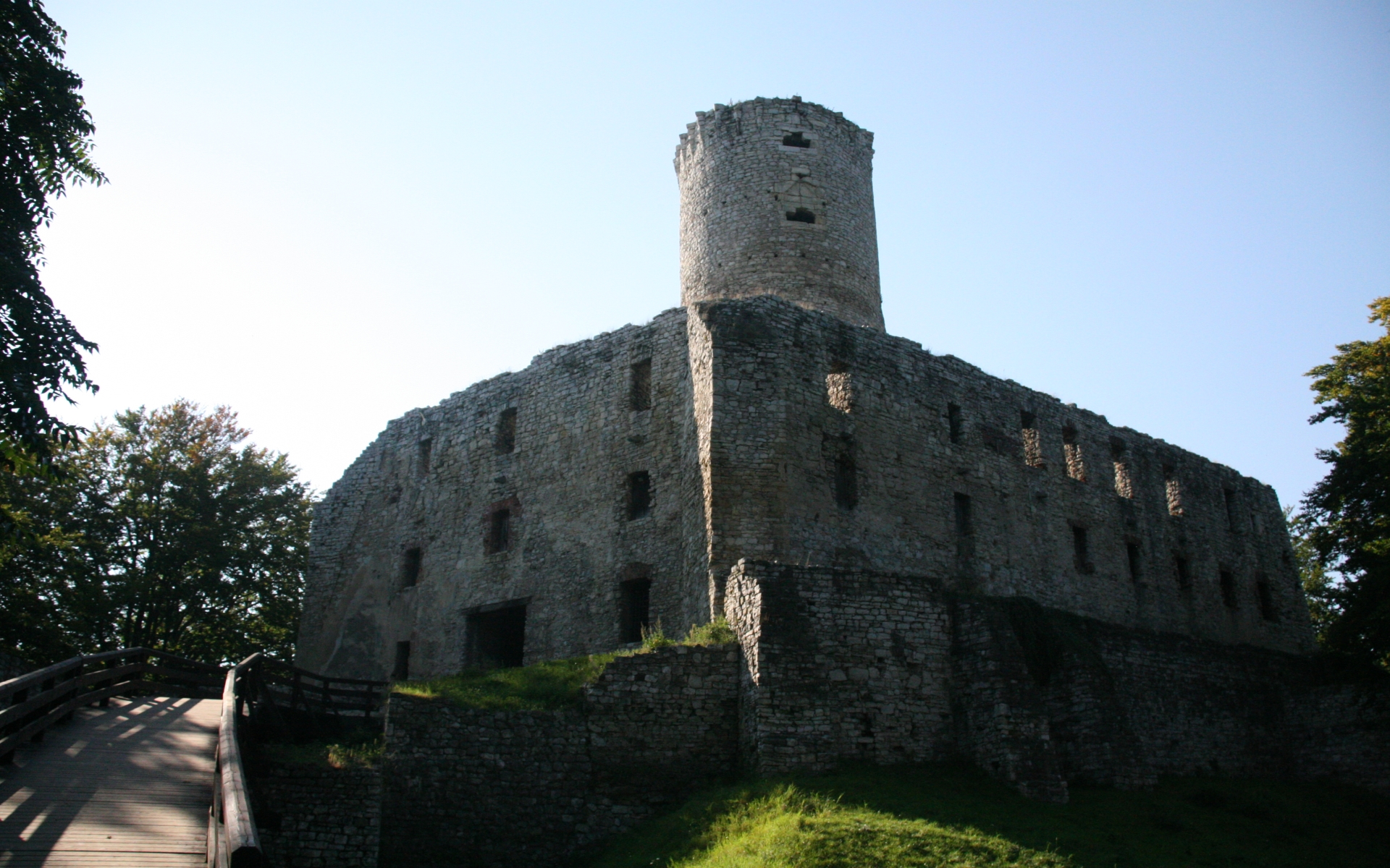 Lipowiec Castle Wallpapers