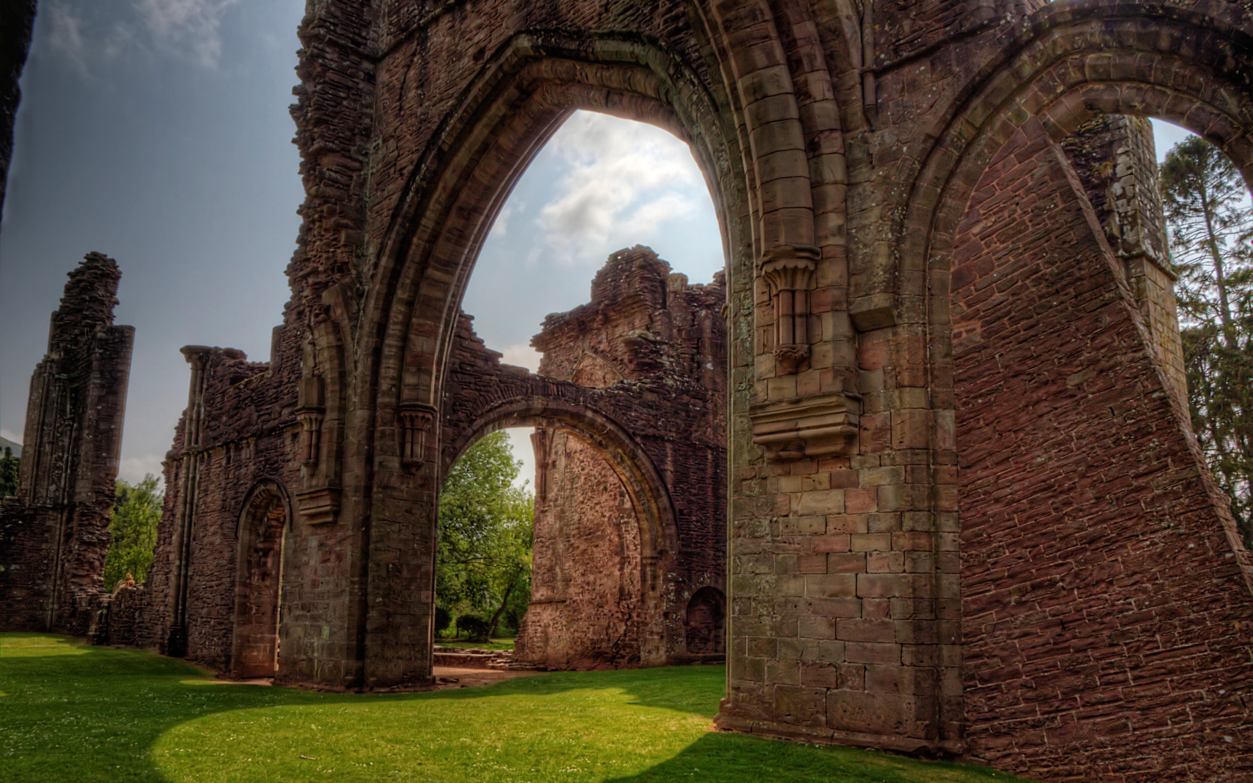 Llanthony Priory Wallpapers