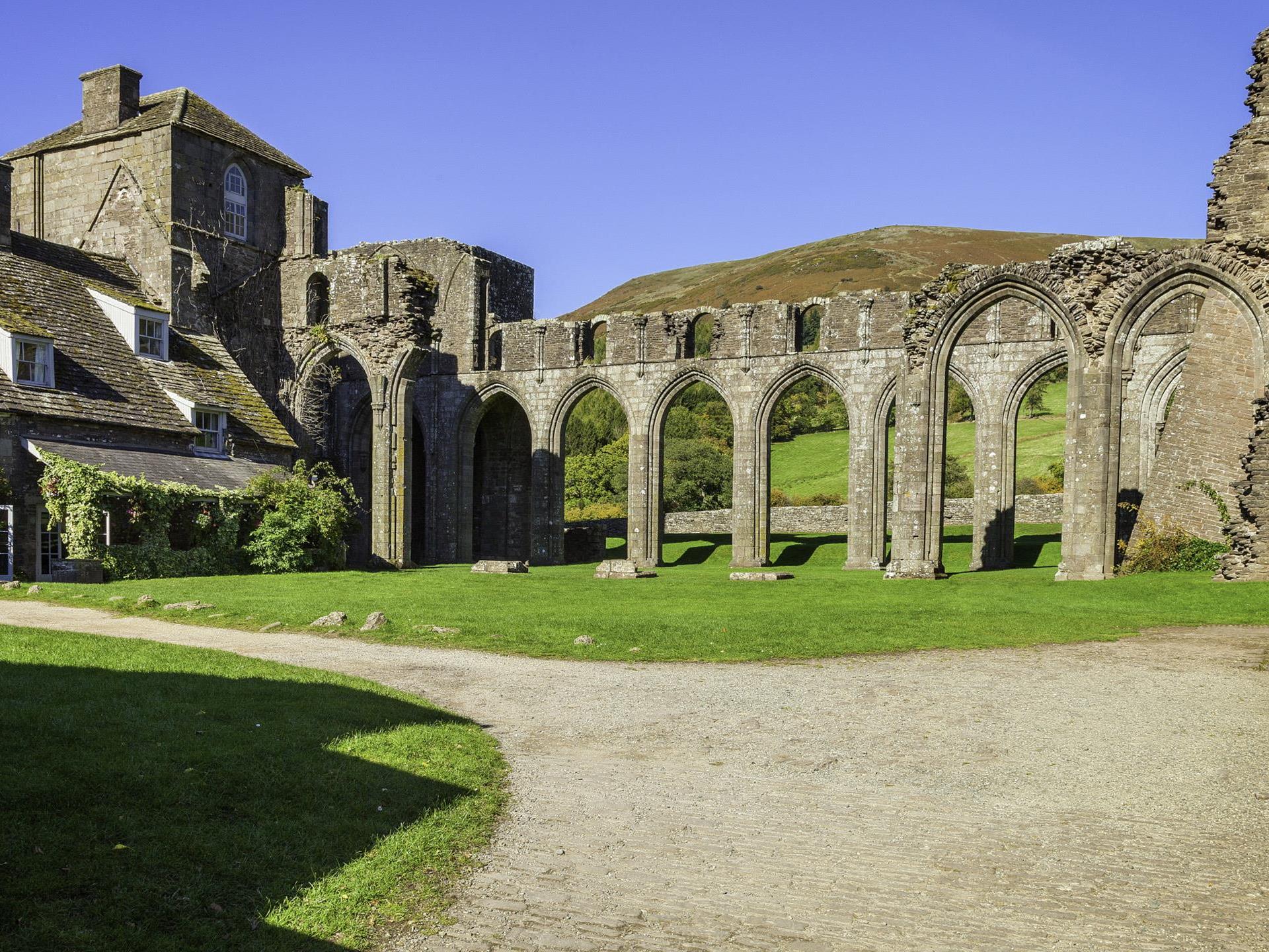 Llanthony Priory Wallpapers