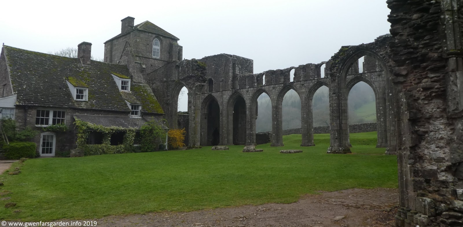 Llanthony Priory Wallpapers