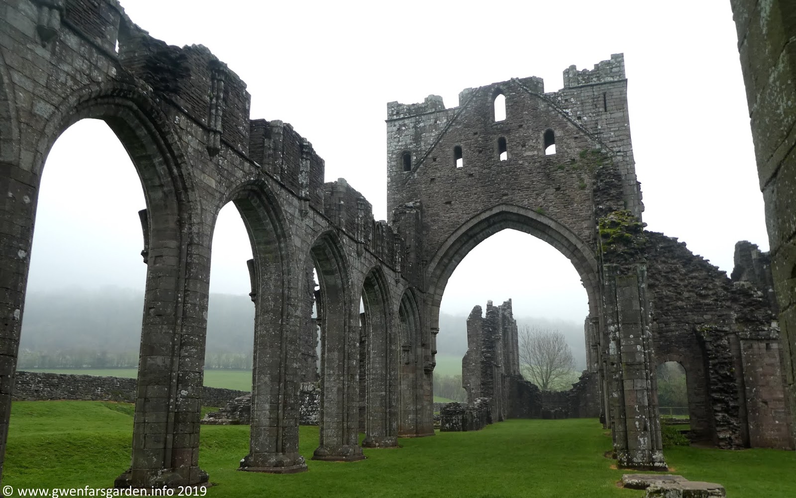 Llanthony Priory Wallpapers