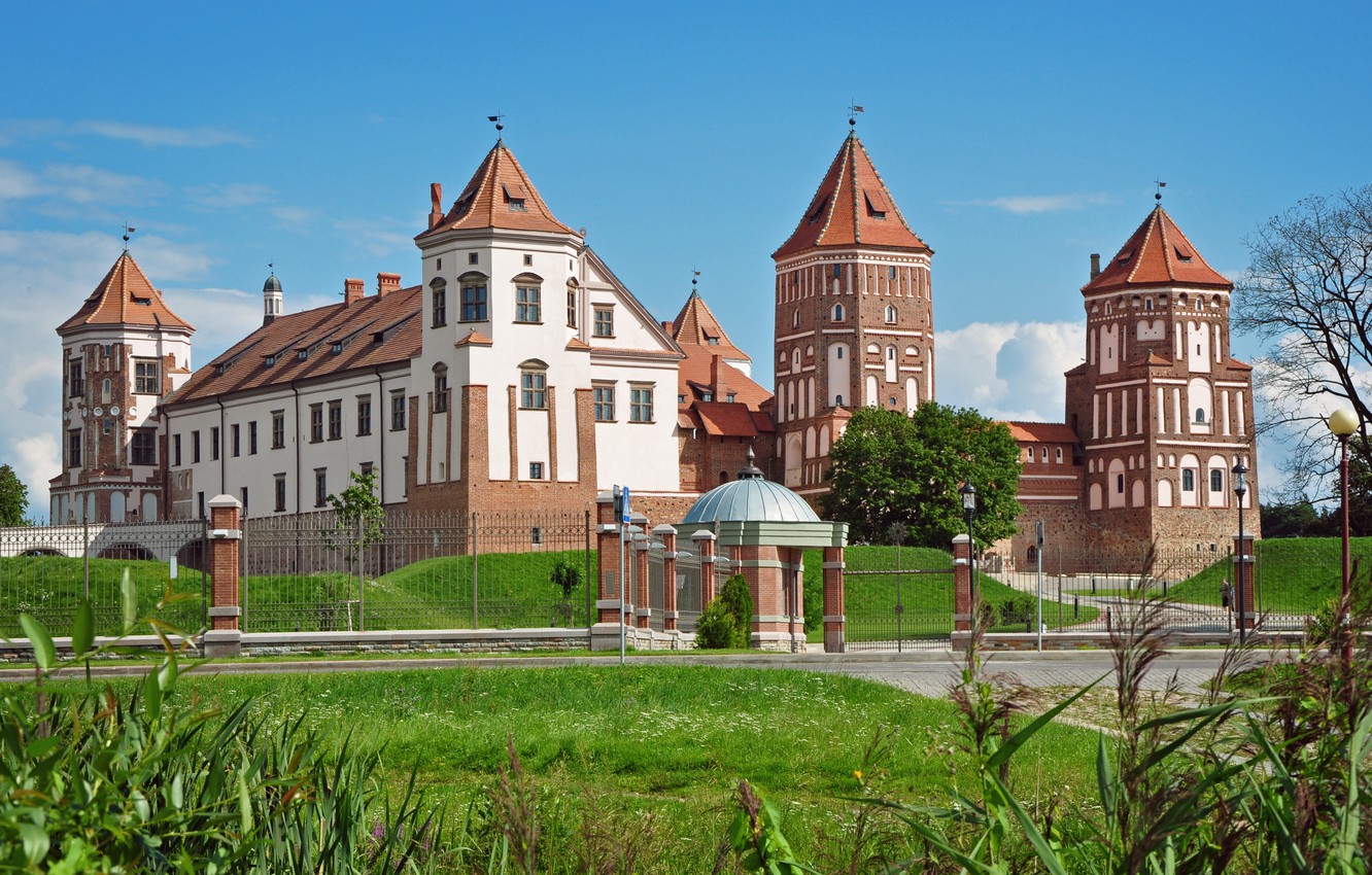 Mirsky Castle Wallpapers