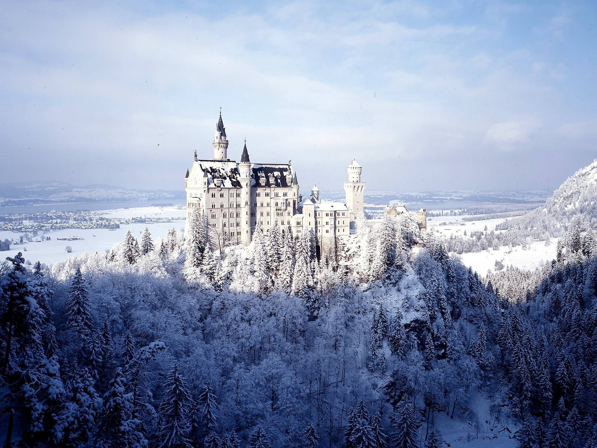 Neuschwanstein Castle Wallpapers