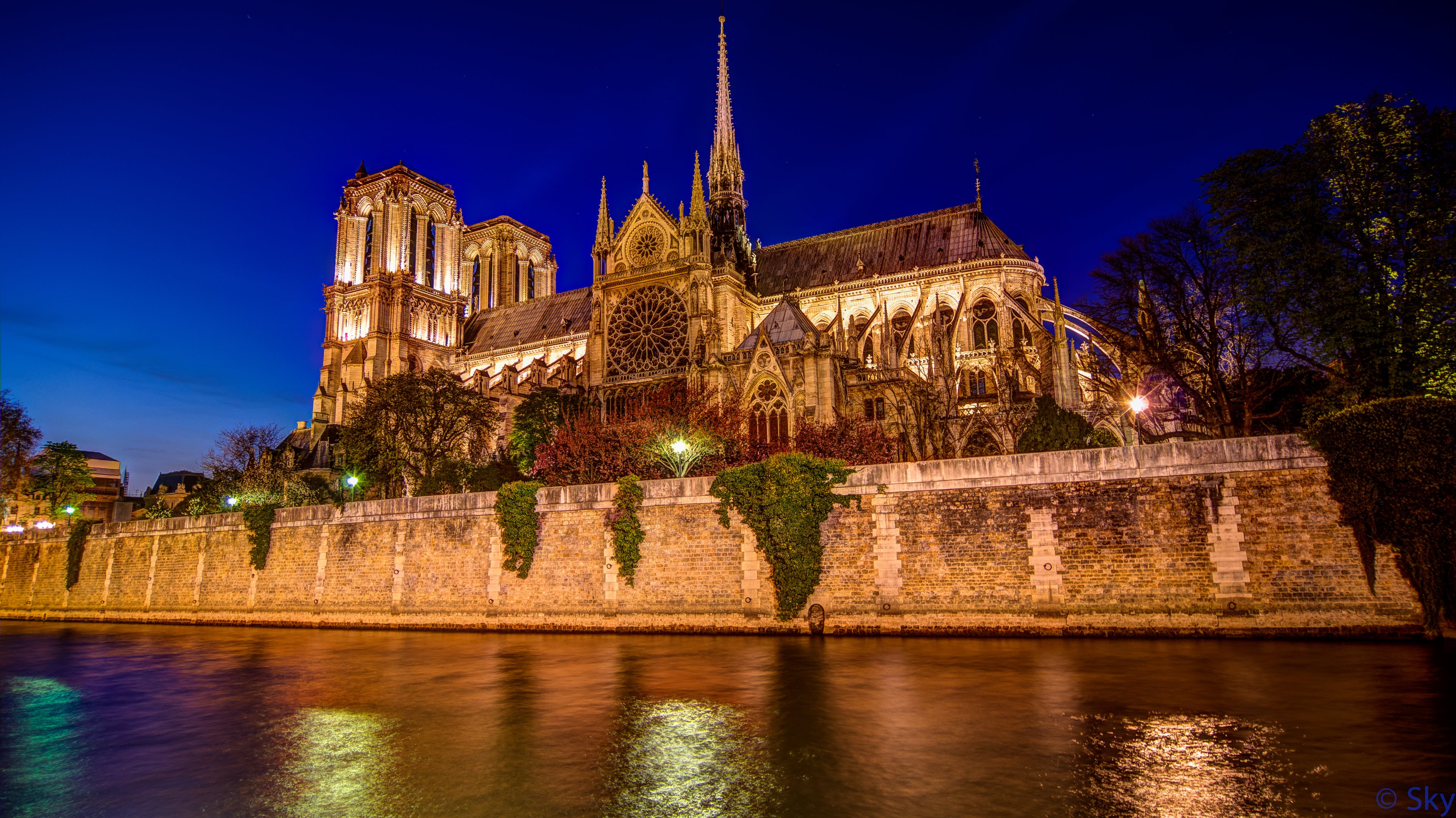 Notre-Dame Cathedral Wallpapers