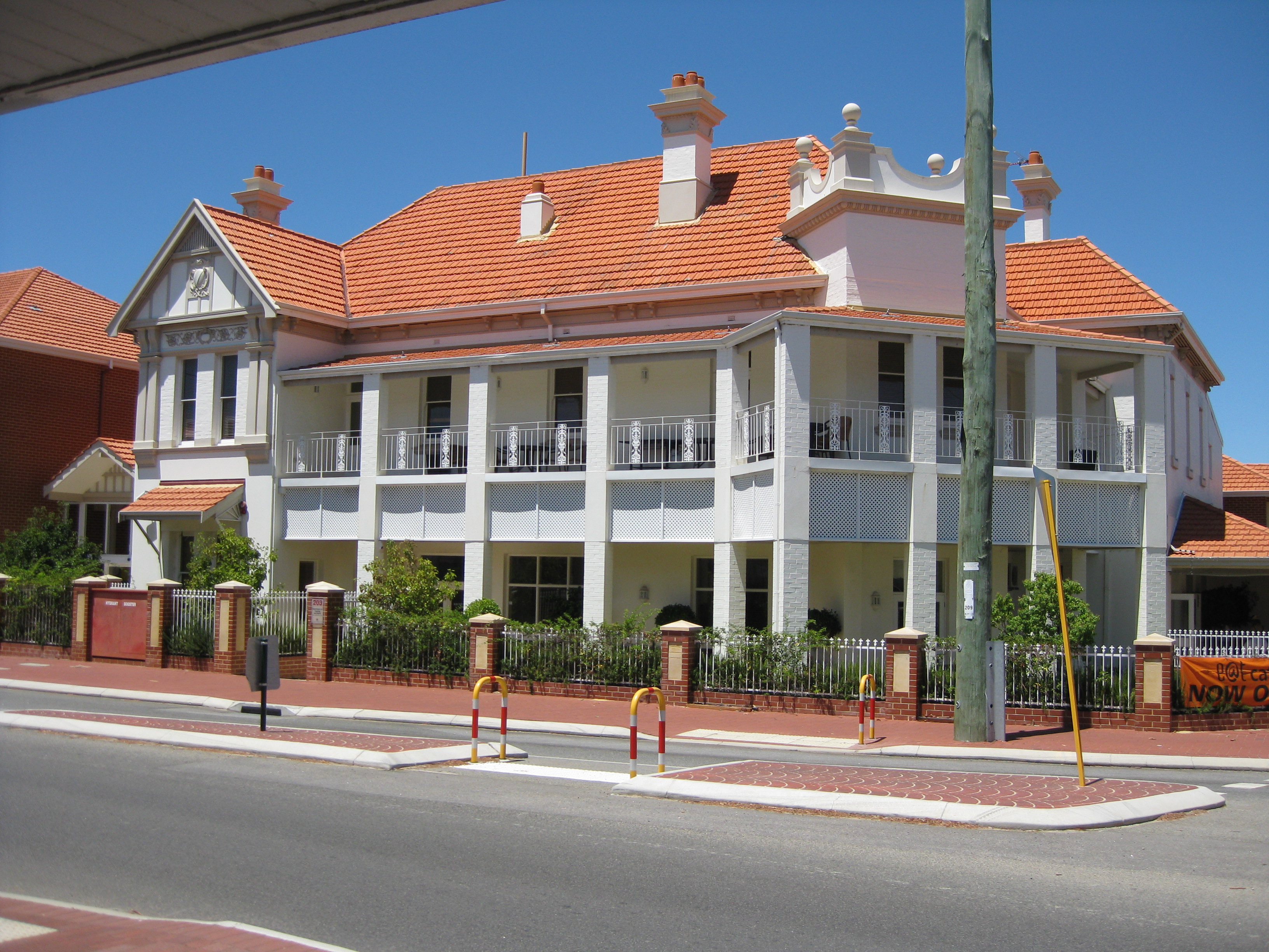 Old Shenton Park Hotel Wallpapers