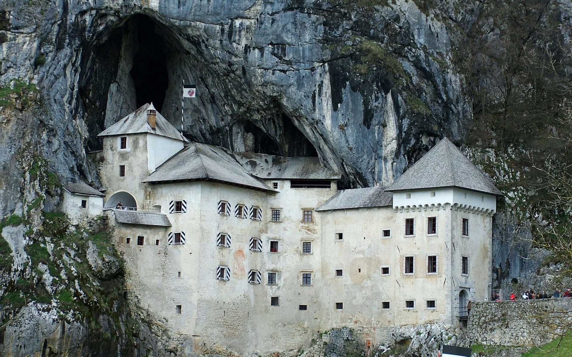 Predjama Castle Wallpapers