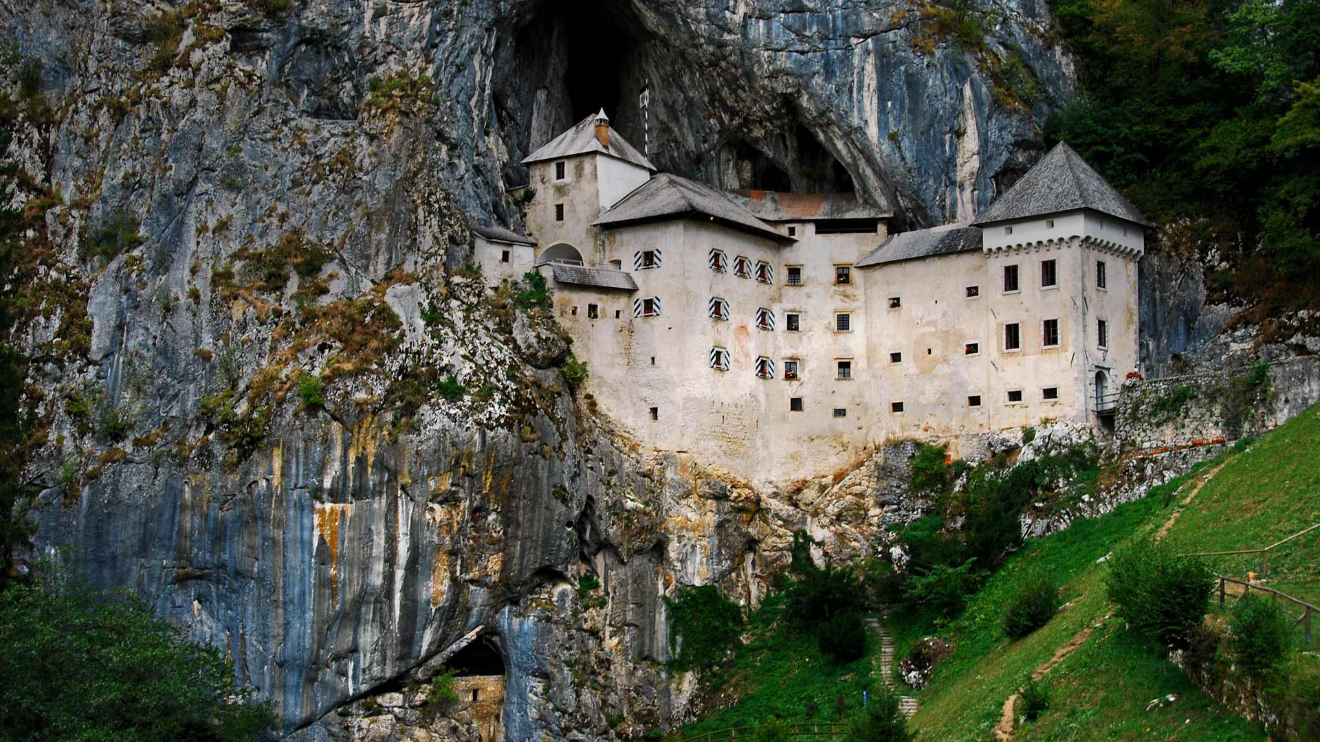 Predjama Castle Wallpapers