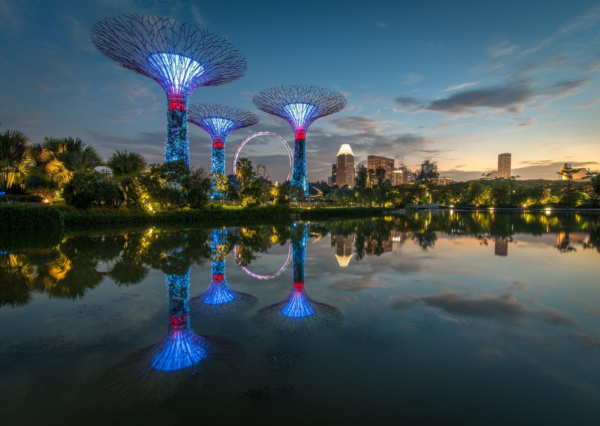 Singapore Building Reflection On Lake Wallpapers