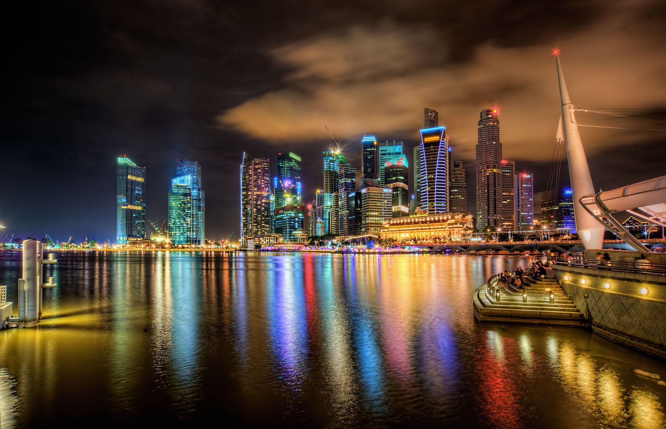 Singapore Building Reflection On Lake Wallpapers