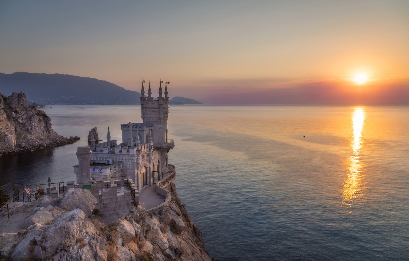 Swallow'S Nest Wallpapers