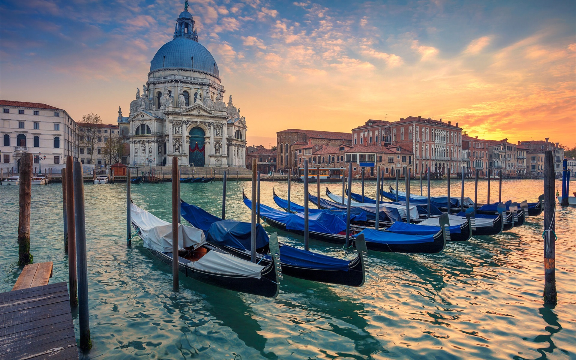 Venice City Boats Wallpapers