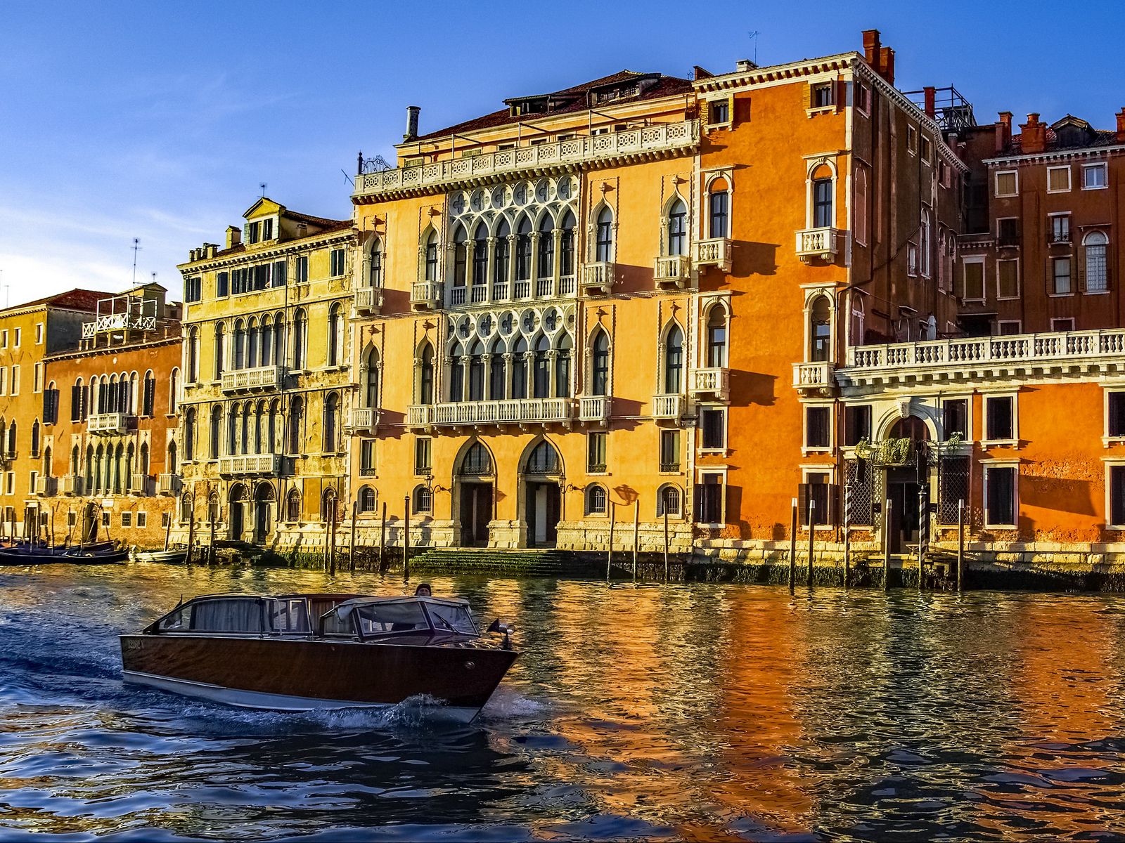 Venice City Boats Wallpapers