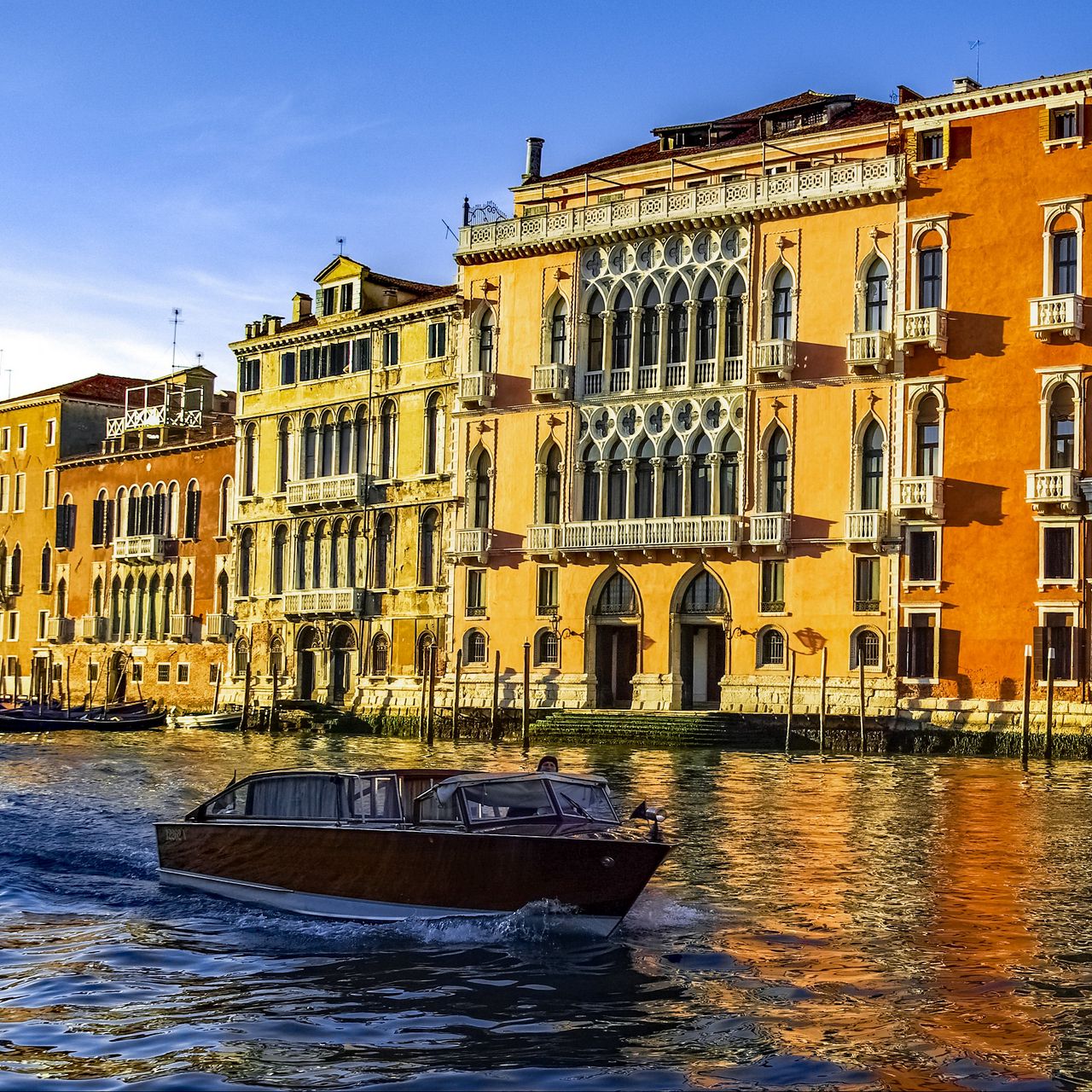 Venice City Boats Wallpapers