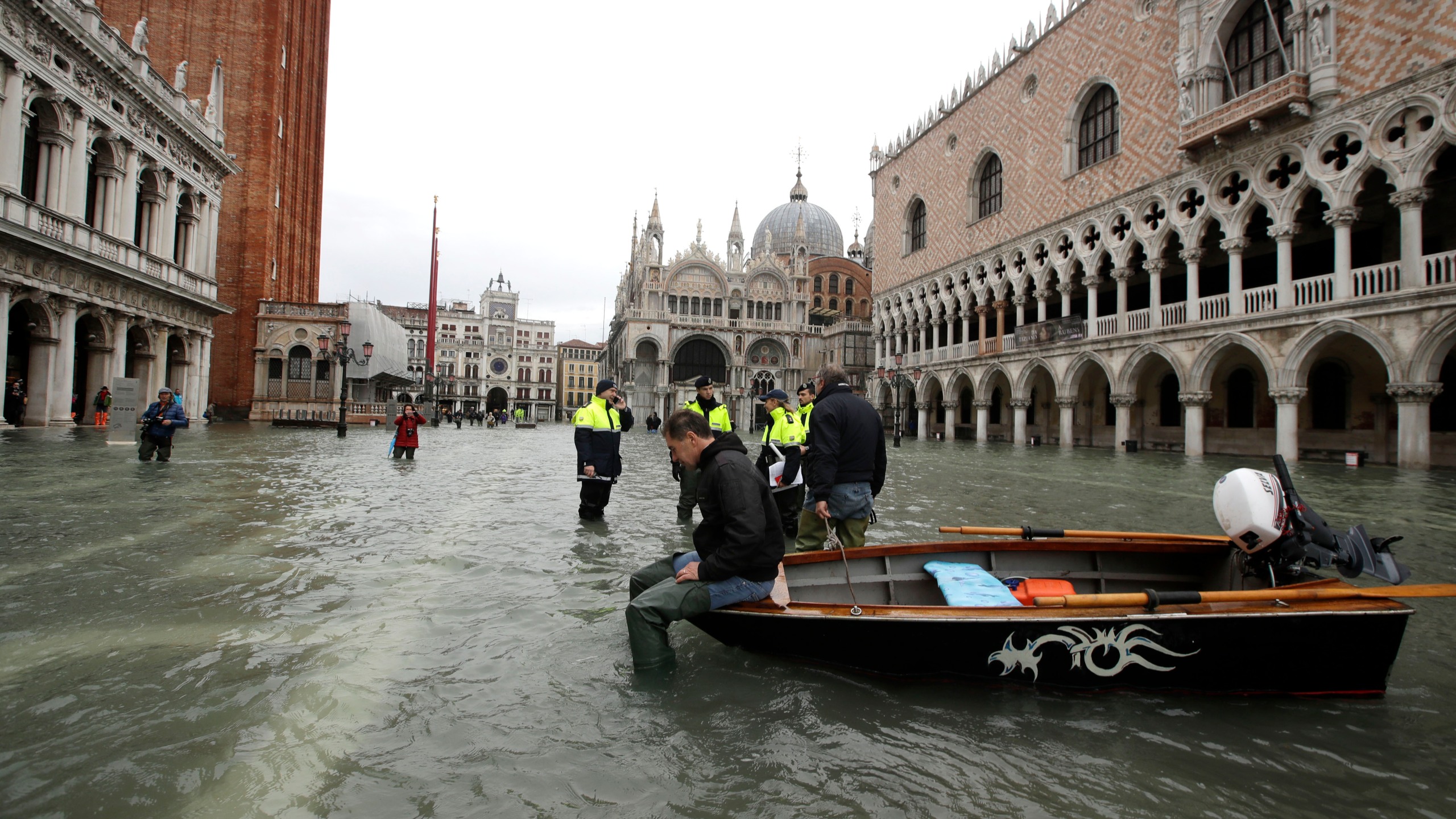 Venice In Rain Italy Wallpapers