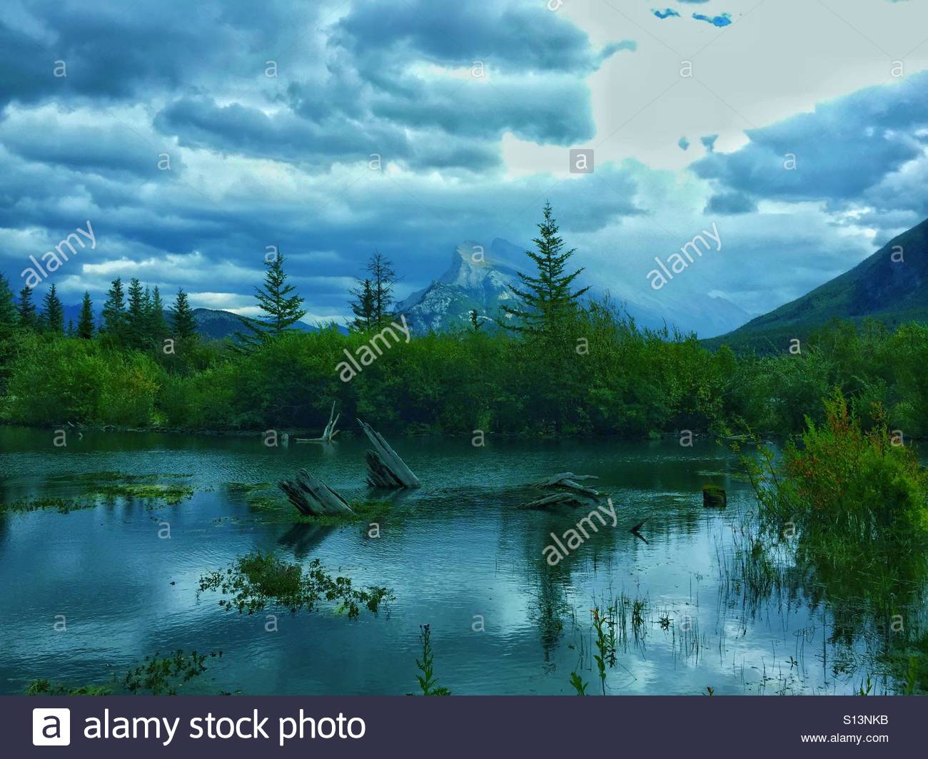 Vermillion Lakes Mount Rundle In Banff National Park Wallpapers