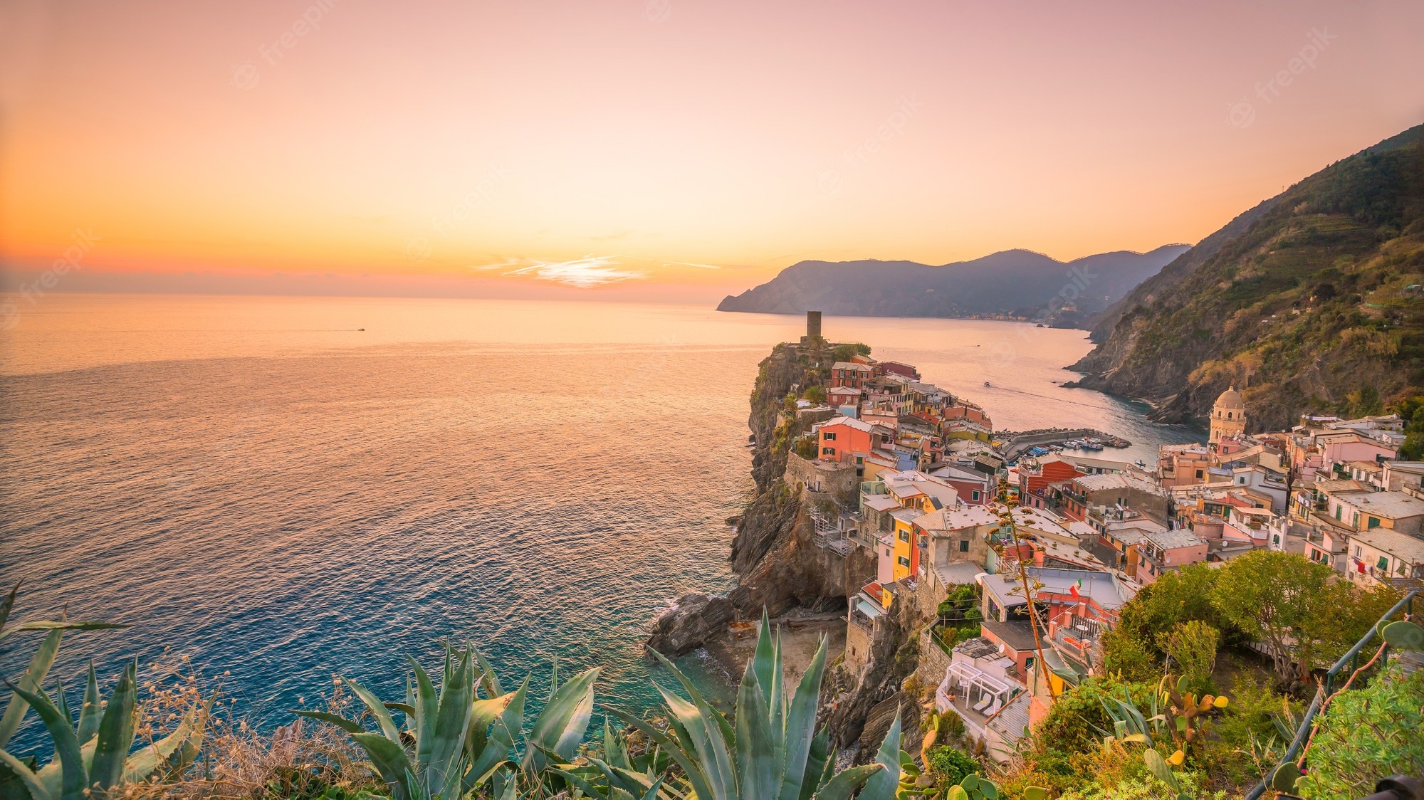 Vernazza Italy Sea And Mountains Nature Landscape Wallpapers