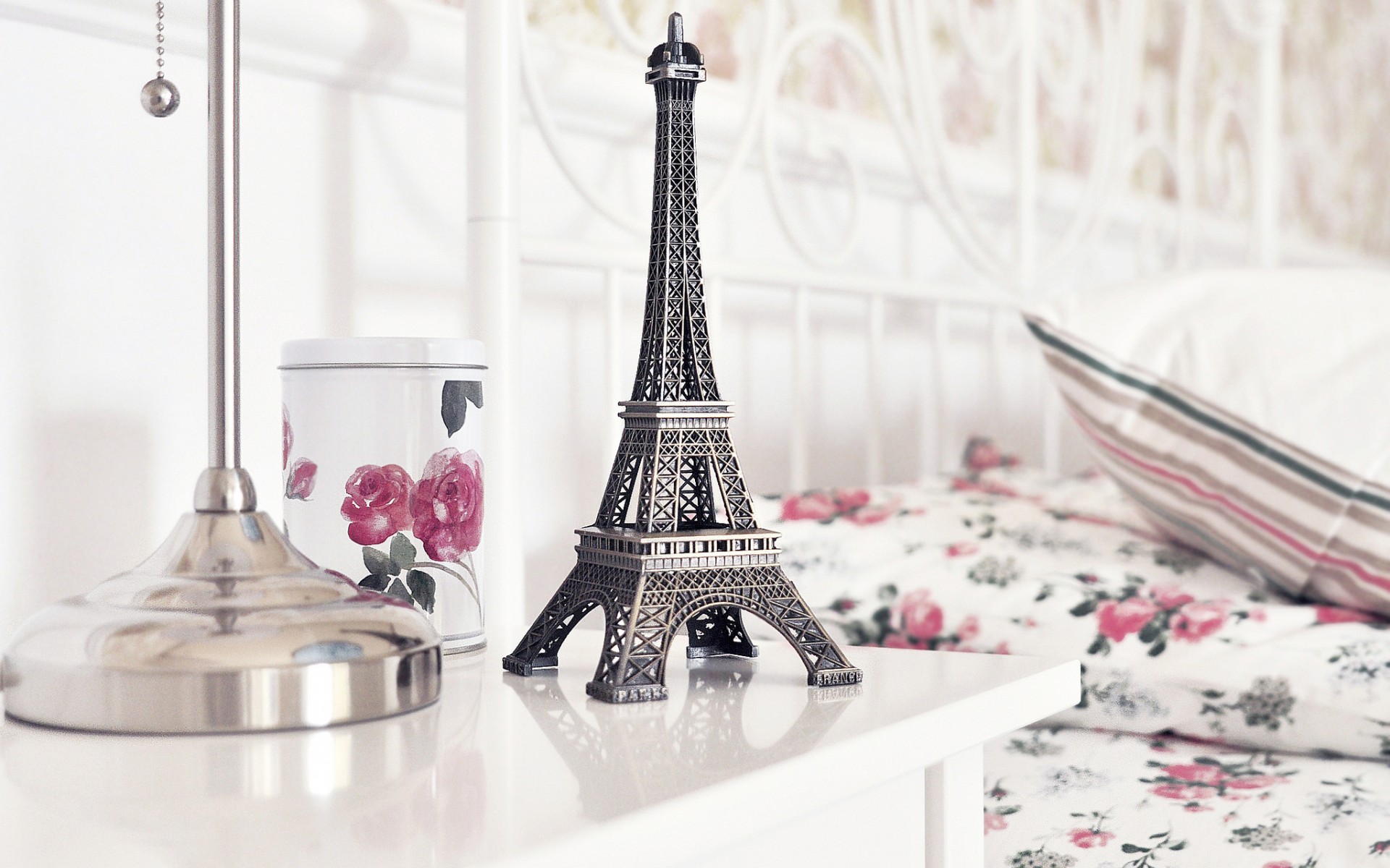 Pink Eiffel Tower Wallpapers