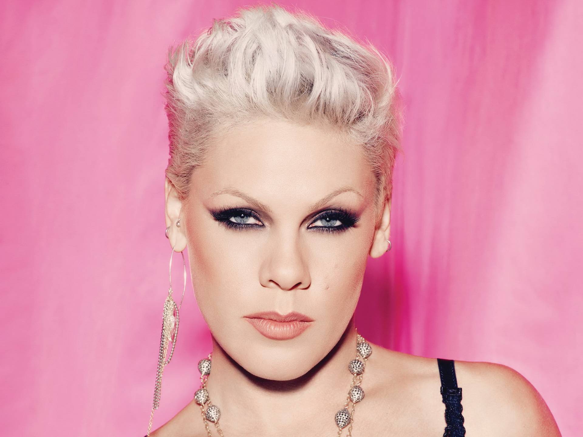 Pink Singer Wallpapers