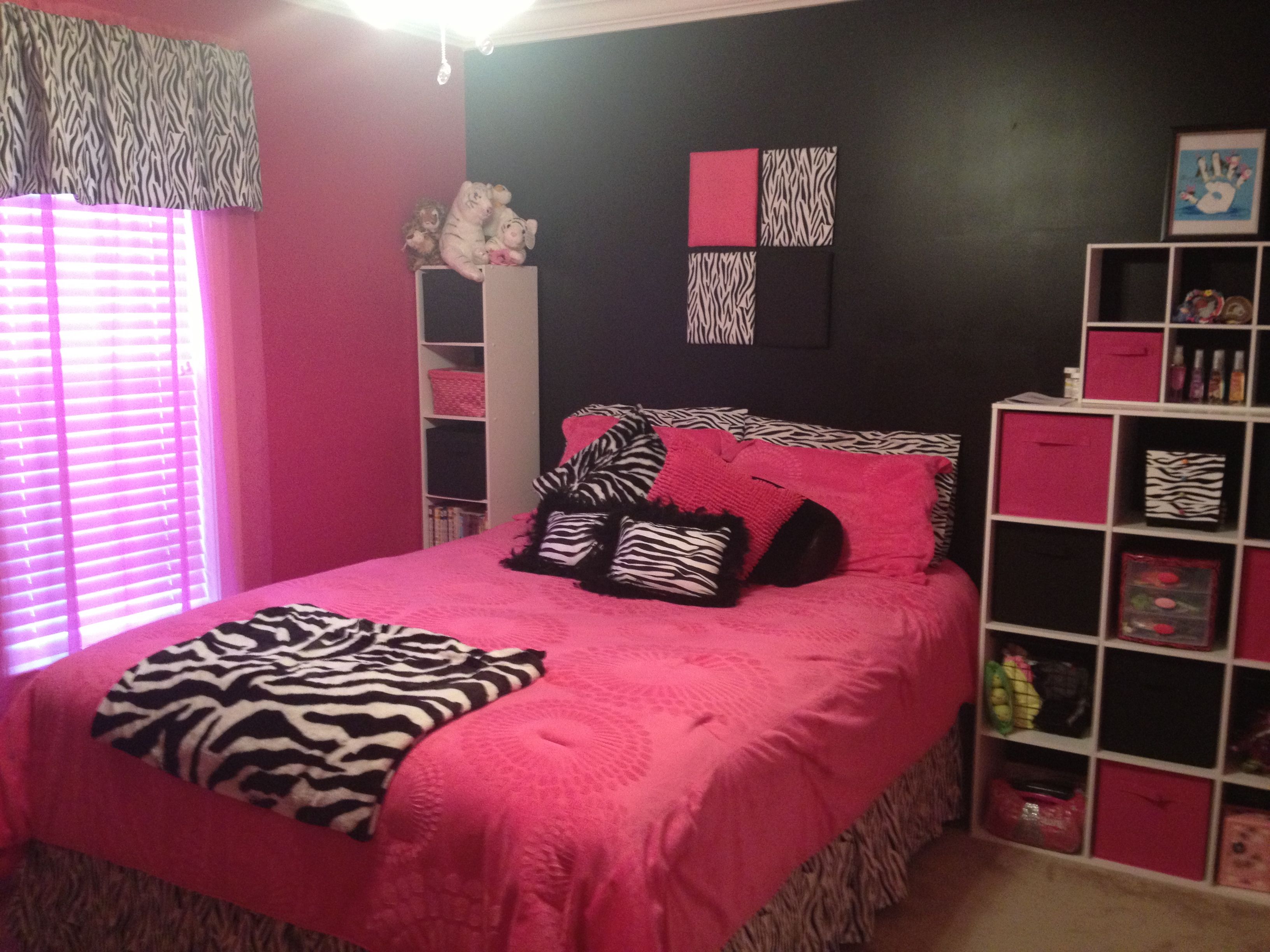 Pink Zebra Room Wallpapers