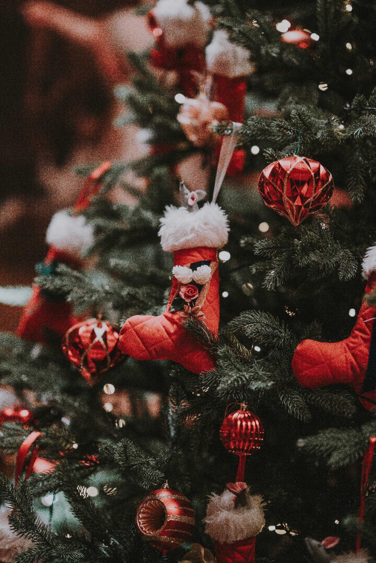 Red Aesthetic Christmas Wallpapers