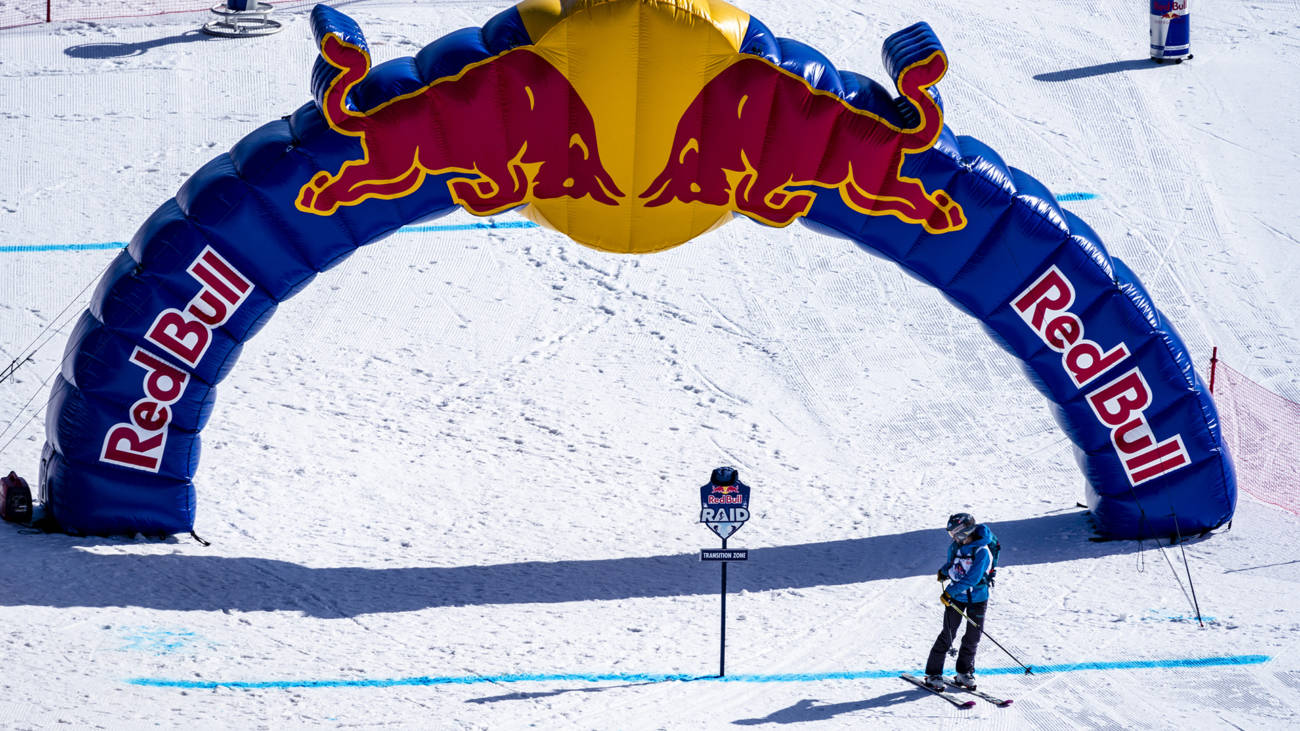 Red Bull Snowboarding Wallpapers