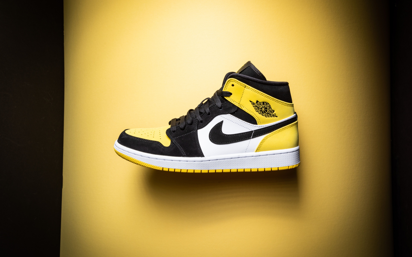 Yellow Jordan 1 Wallpapers