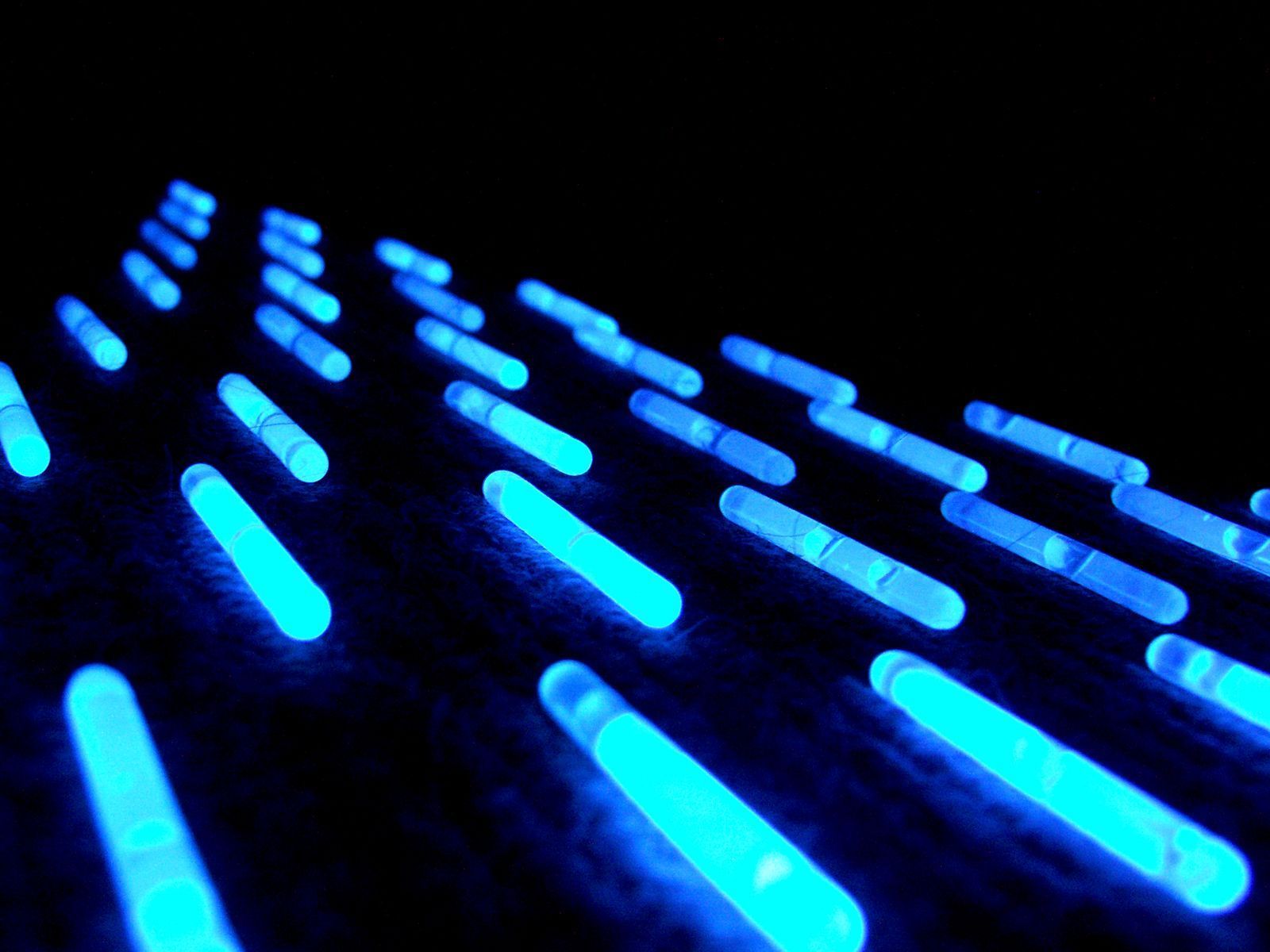 Blue Glowing 4K Line Wallpapers