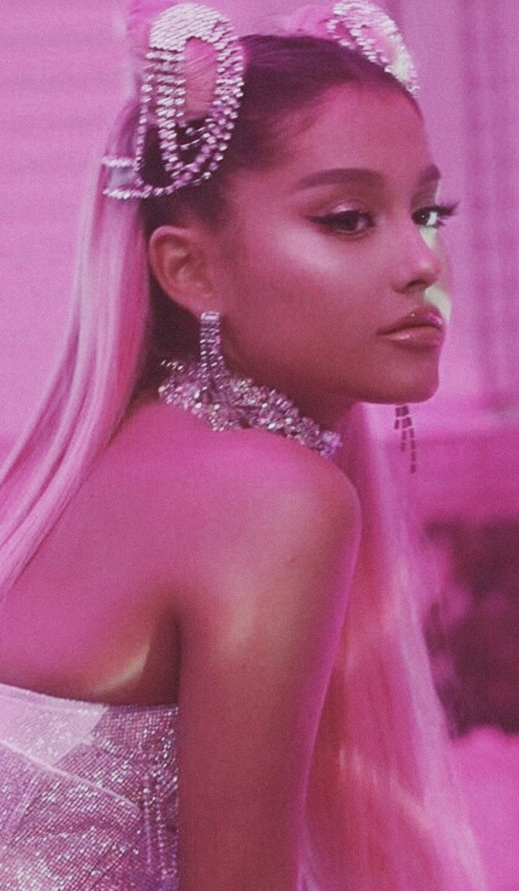 Aesthetic Ariana Grande Wallpapers