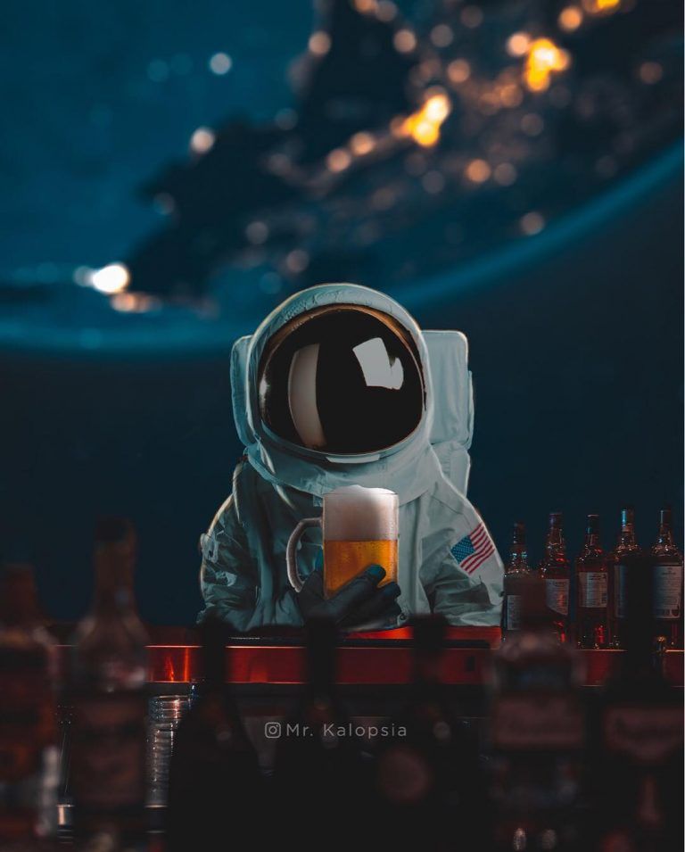 Aesthetic Astronaut Wallpapers