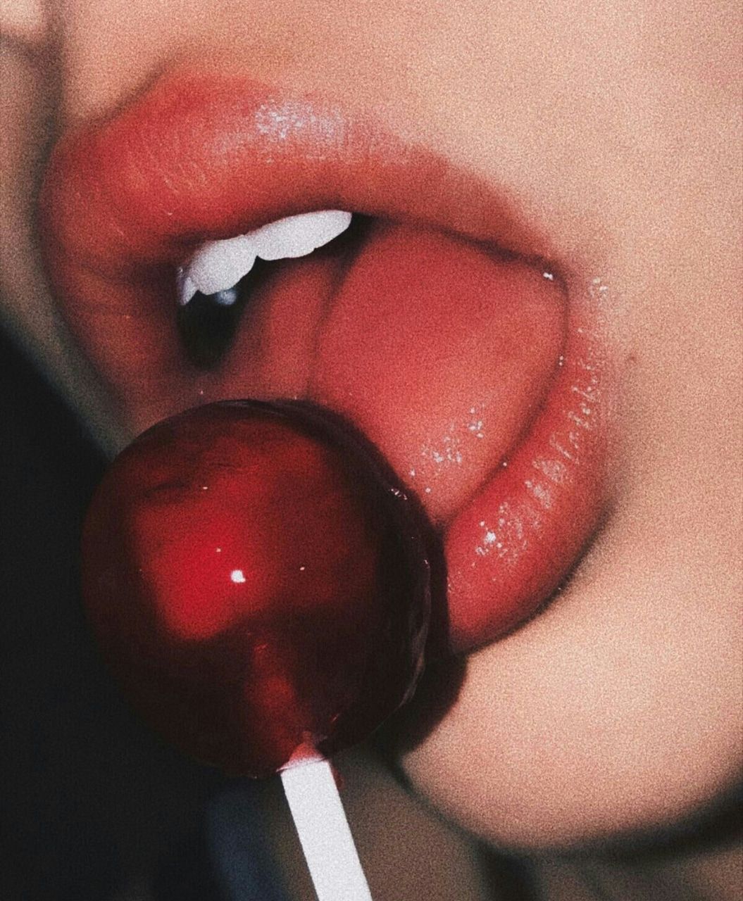 Aesthetic Lips Wallpapers