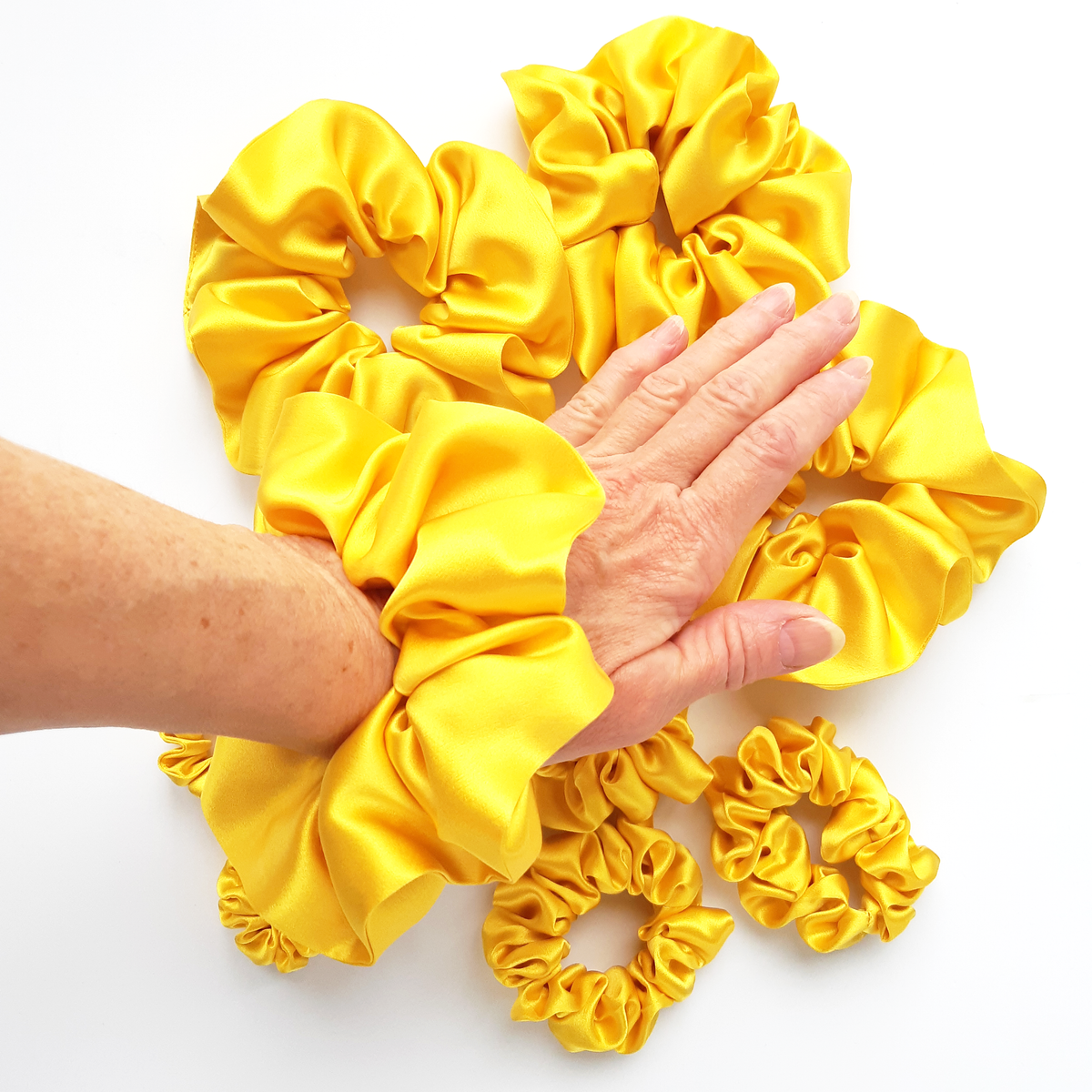 Aesthetic Scrunchie Pictures Wallpapers