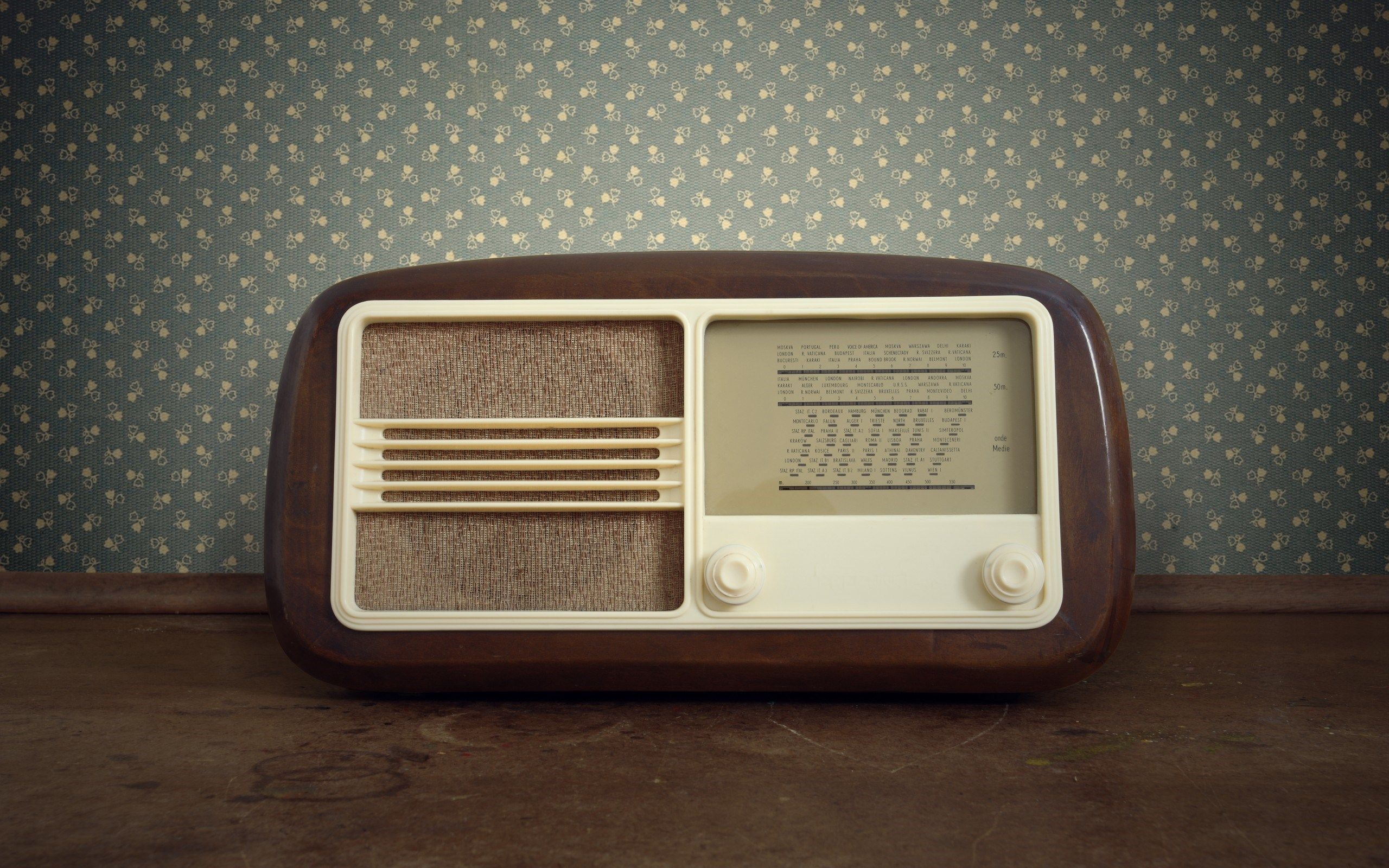 Aesthetic Vintage Radio Wallpapers