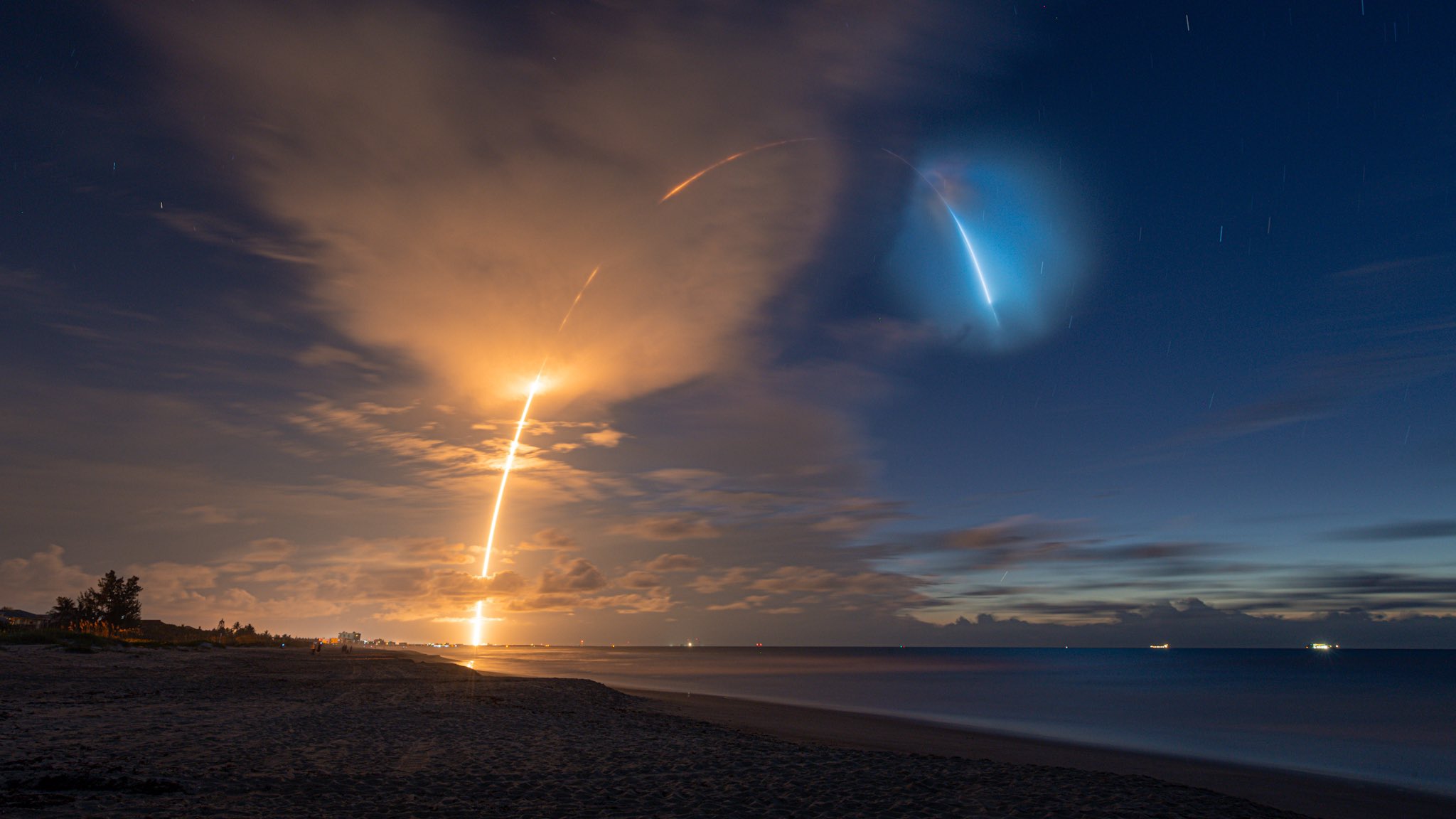 Long Exposure Of Rocket Launch Wallpapers