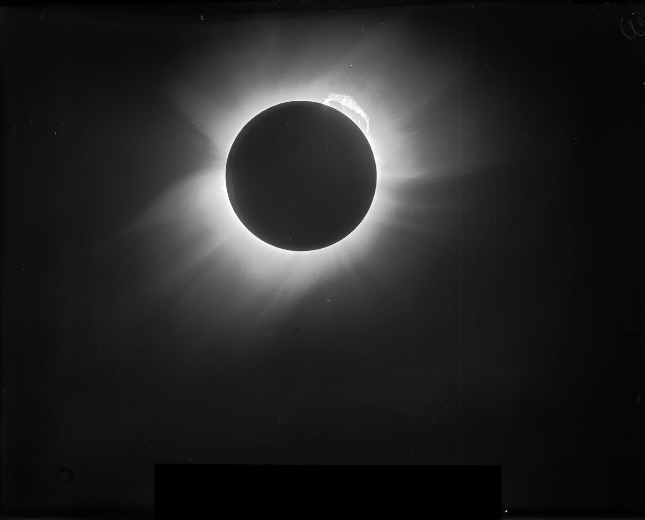 Solar Eclipse Monochrome Wallpapers