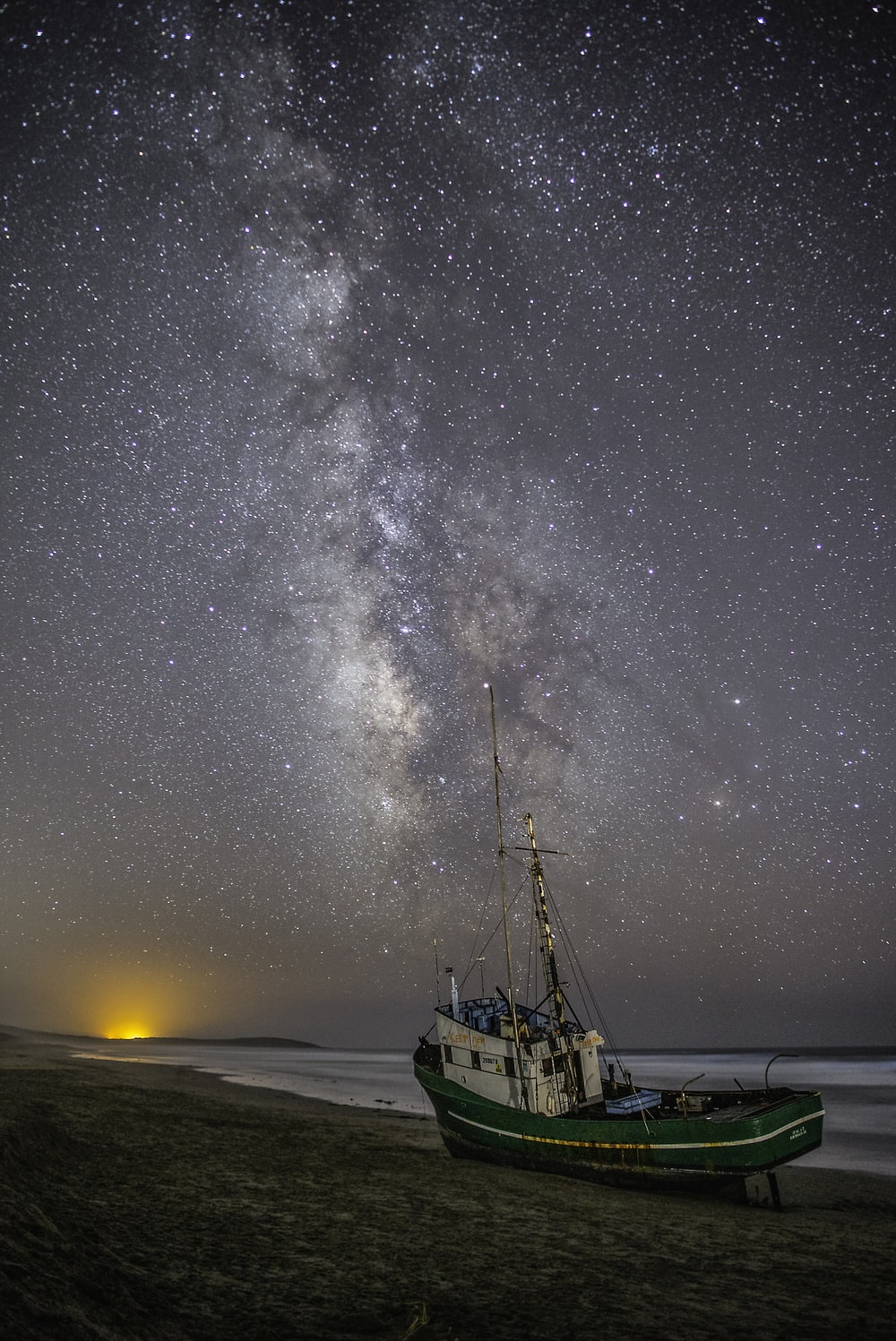 Alone Boat In The Sea Wallpapers