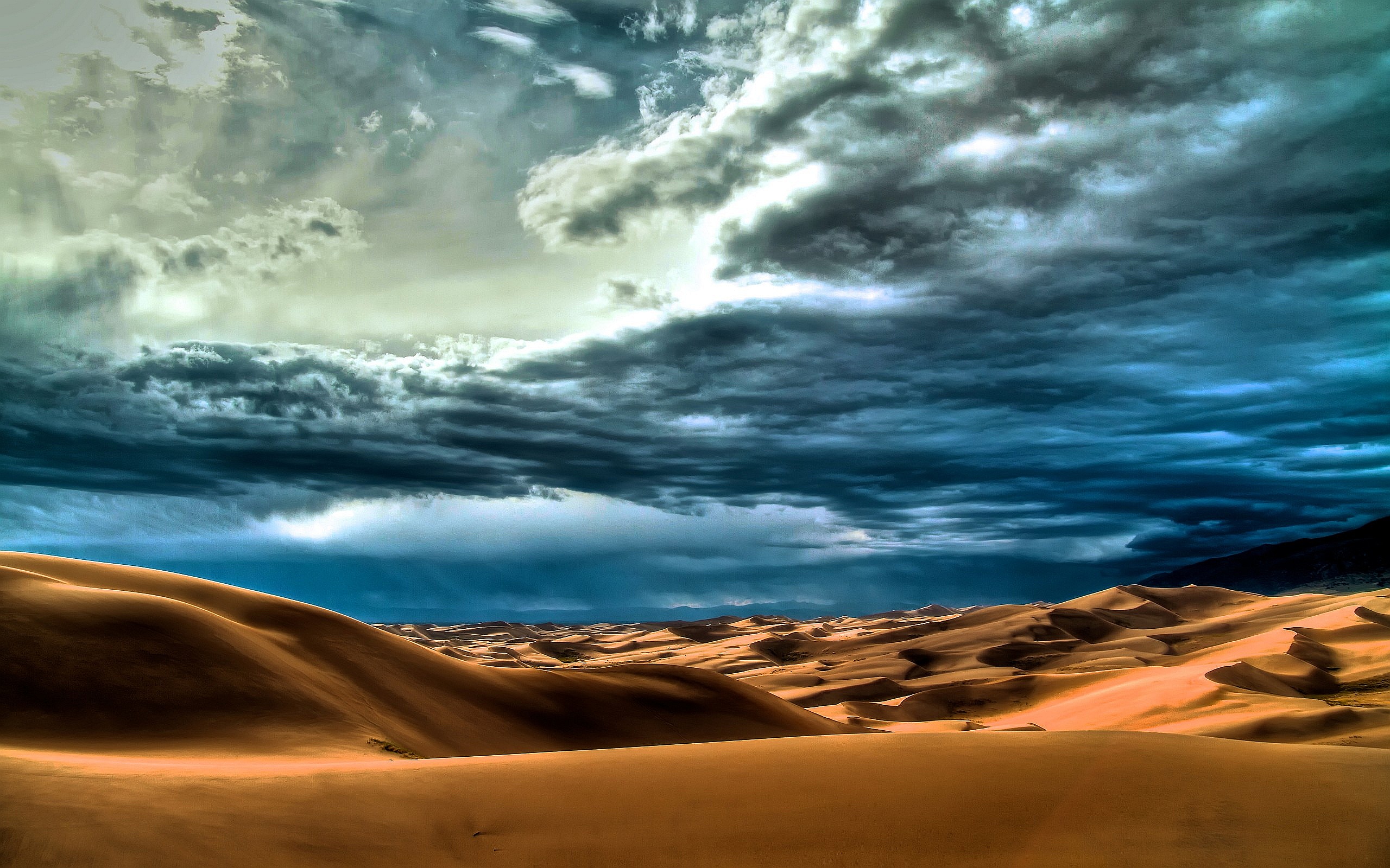 Artistic Cloudy Desert Wallpapers