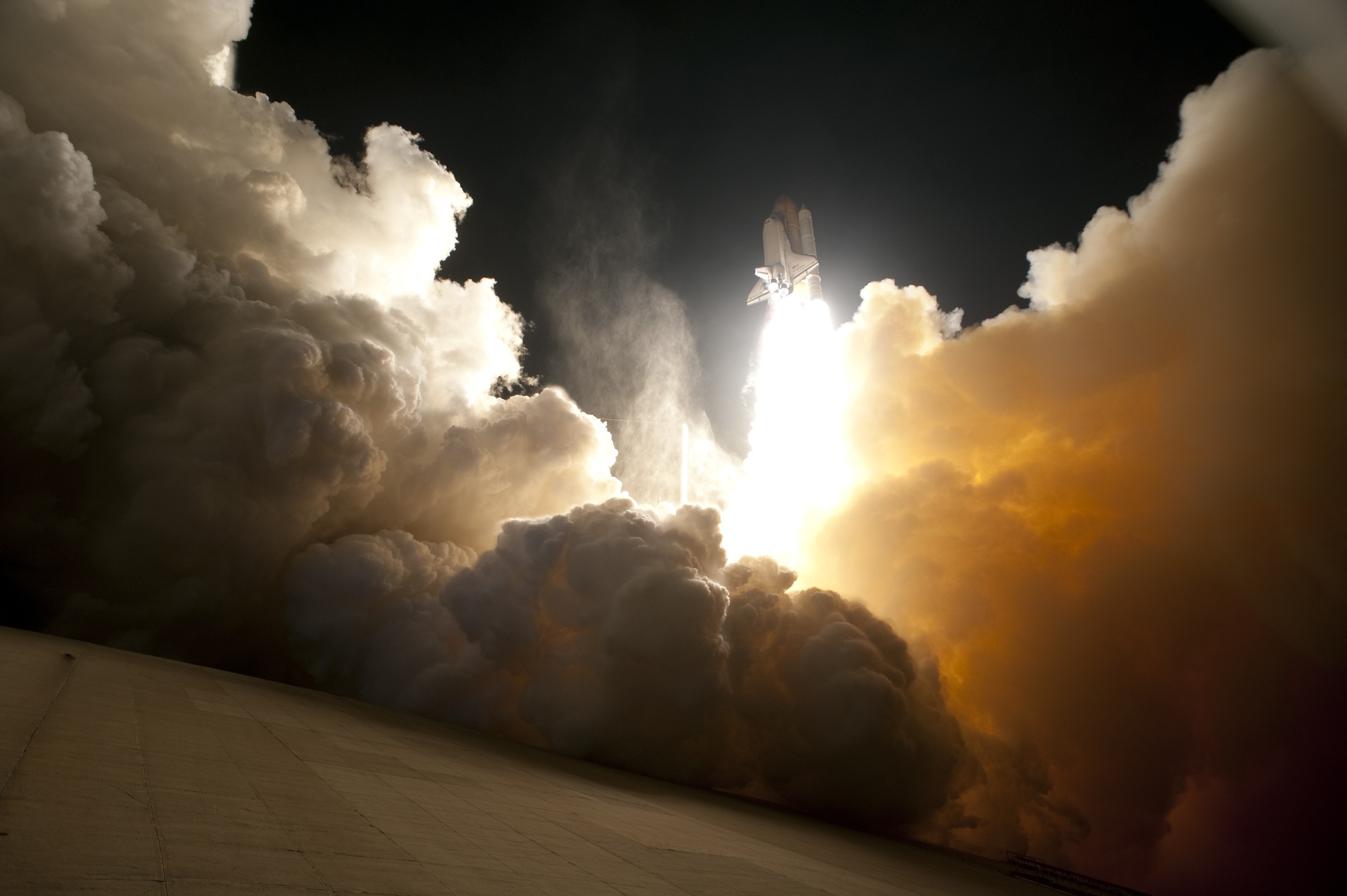 Cloudy Rocket Cool Art Wallpapers