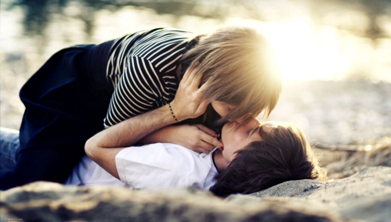 Couple Romantic Kissing Wallpapers