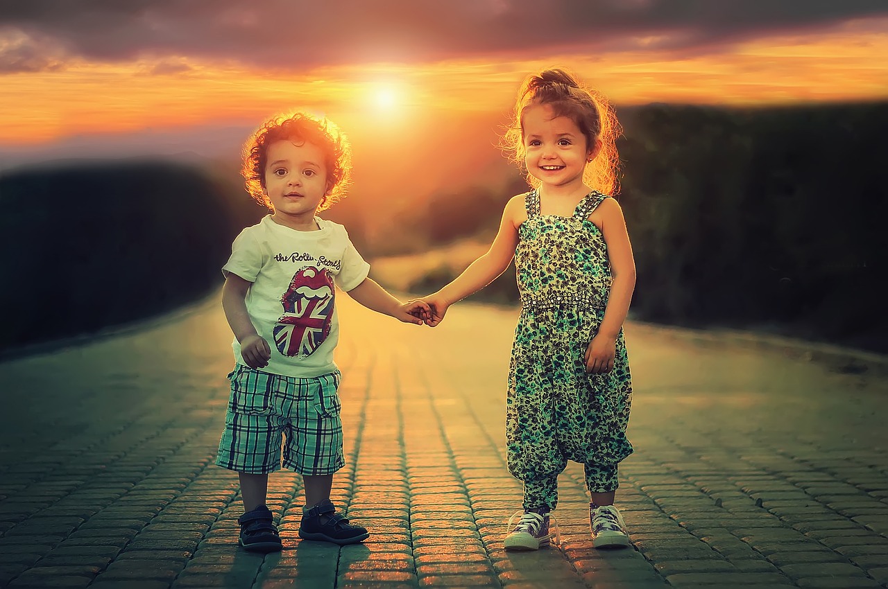 Kids Waiting For Sunrise 4K Wallpapers