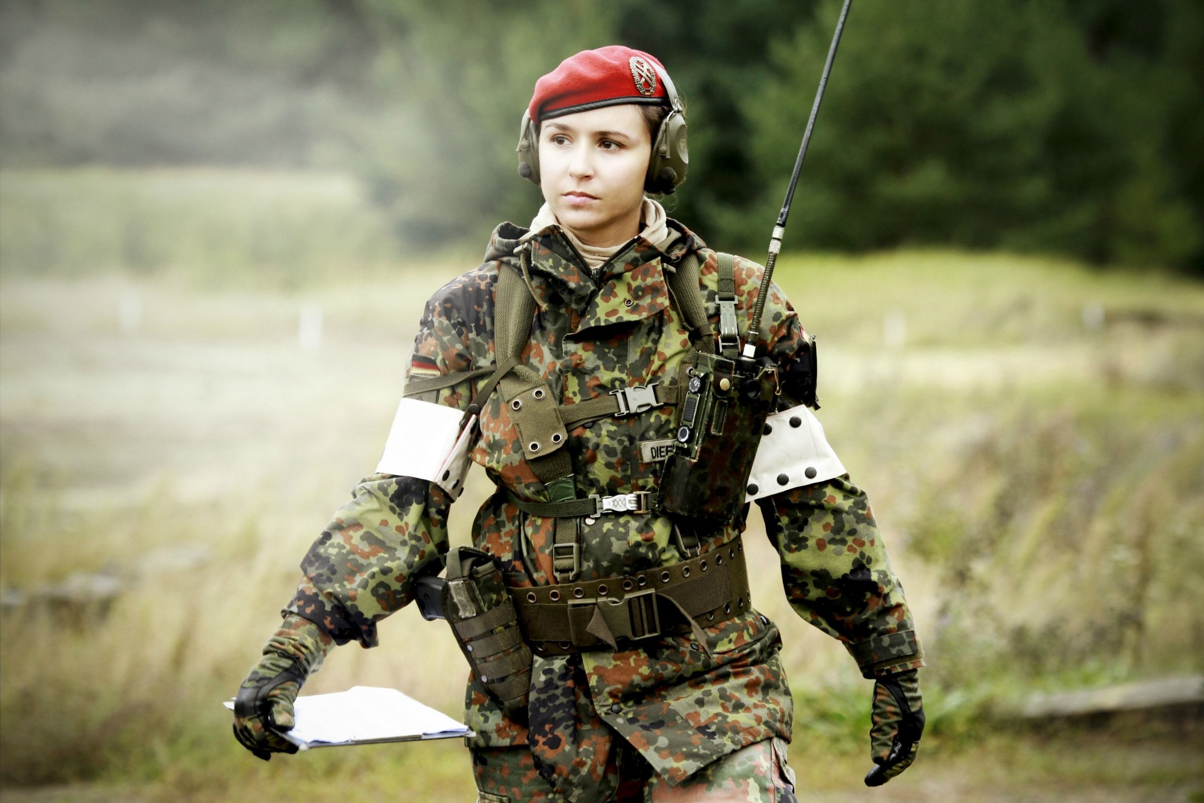 Military Woman 4K Wallpapers