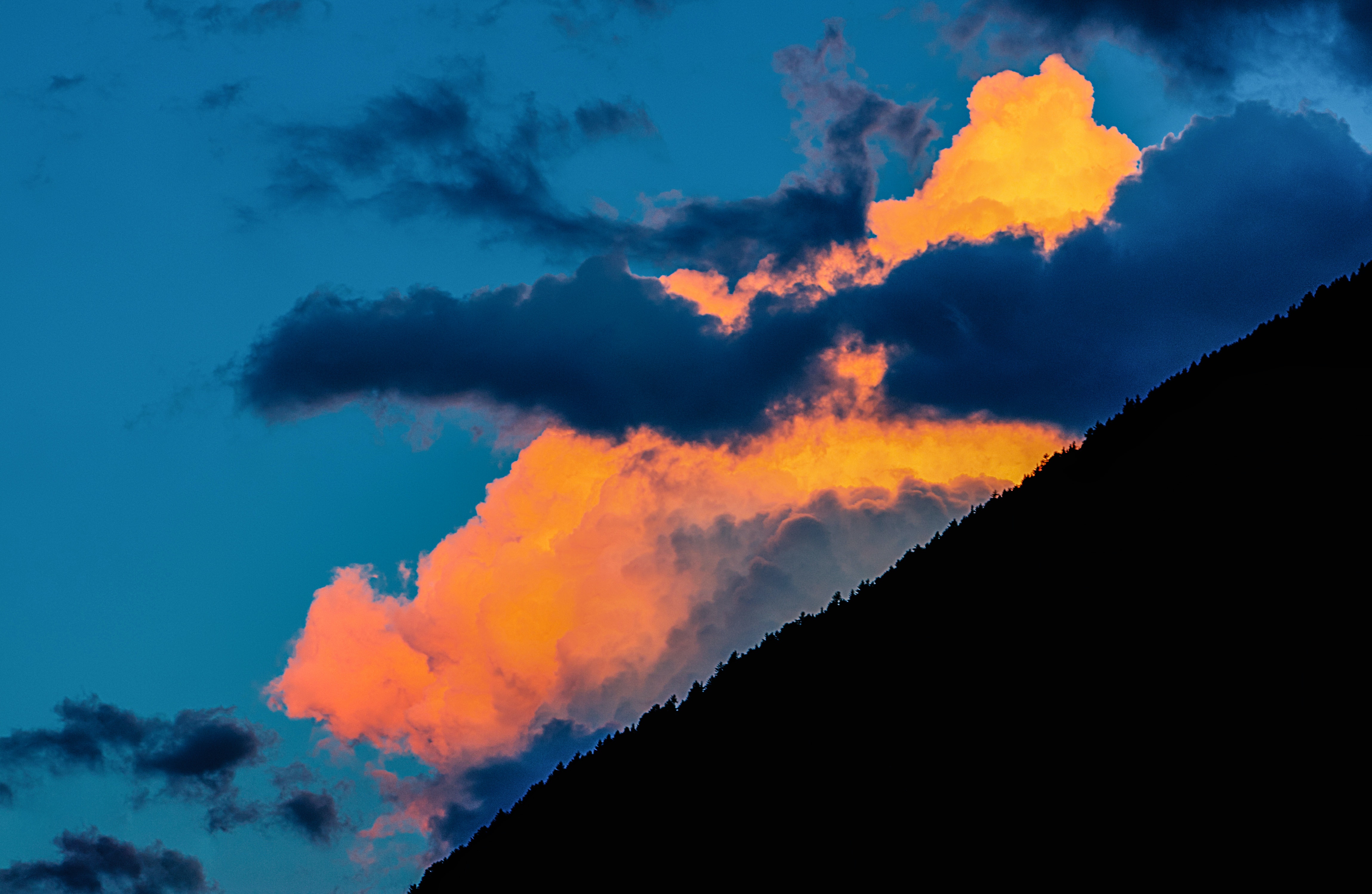 Watching Artistic Sunset Clouds Wallpapers