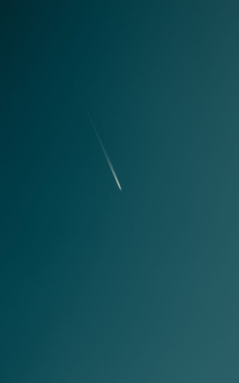 Minimalist Comet Colorful Wallpapers