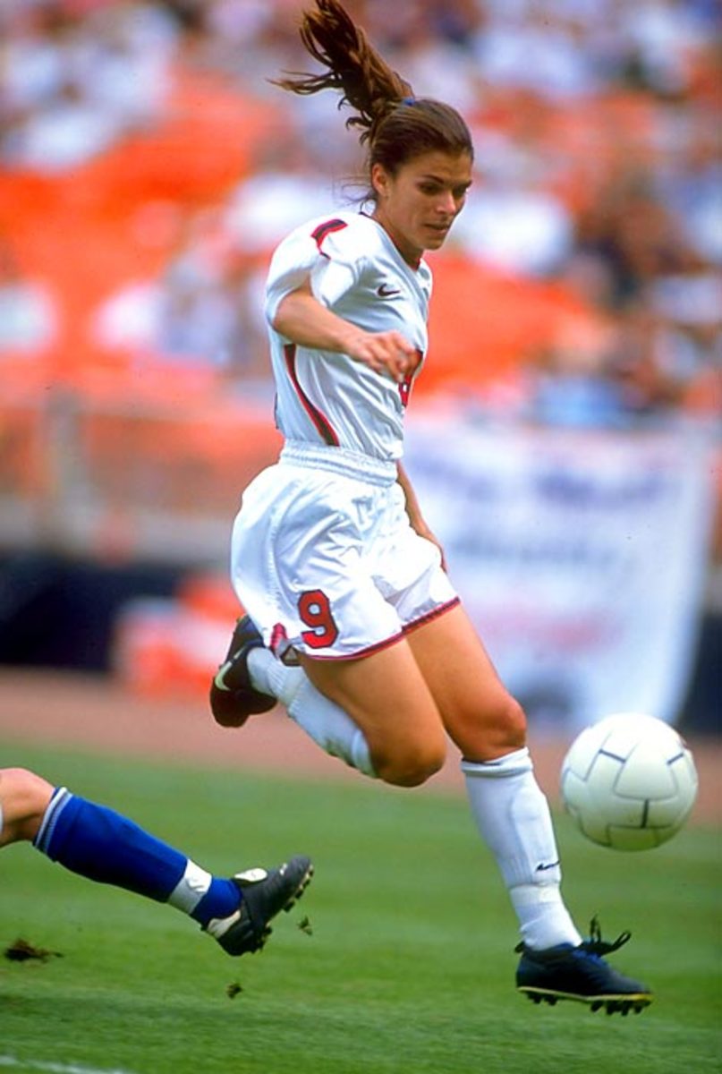 Mia Hamm Wallpapers