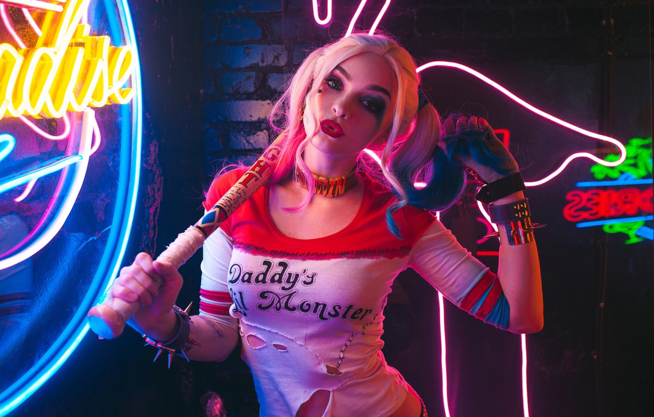 Harley Quinn With Baseball Bat Wallpapers