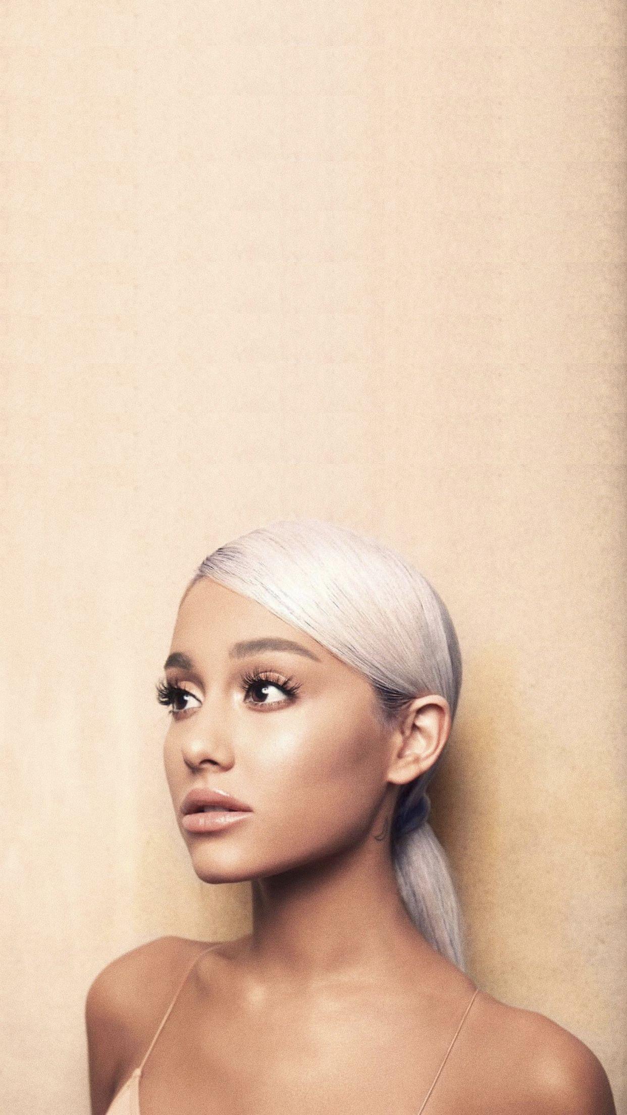 Ariana Grande Wallpapers