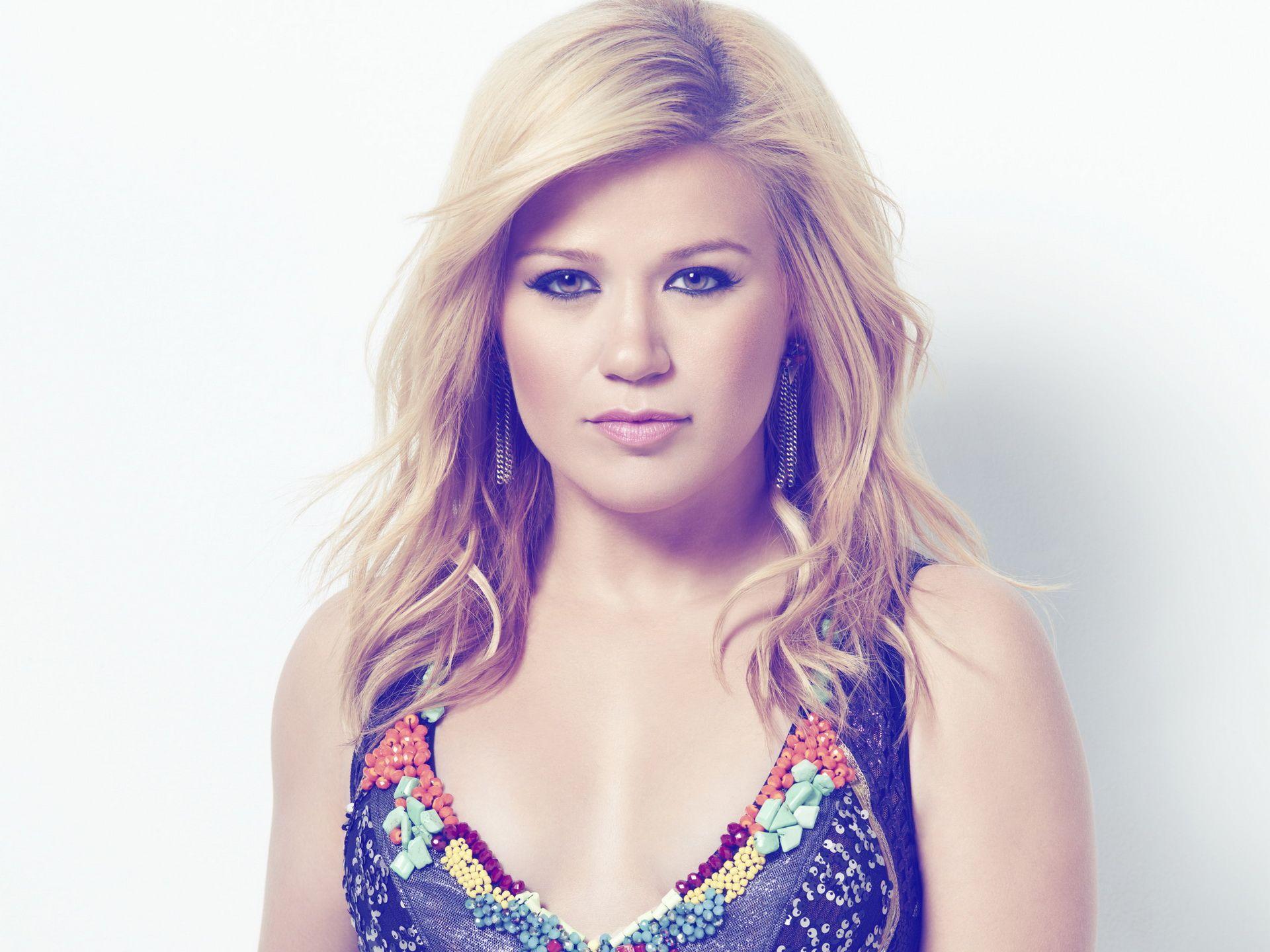 Kelly Clarkson Wallpapers