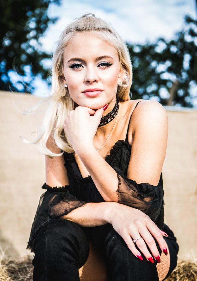 Cute Zara Larsson Wallpapers