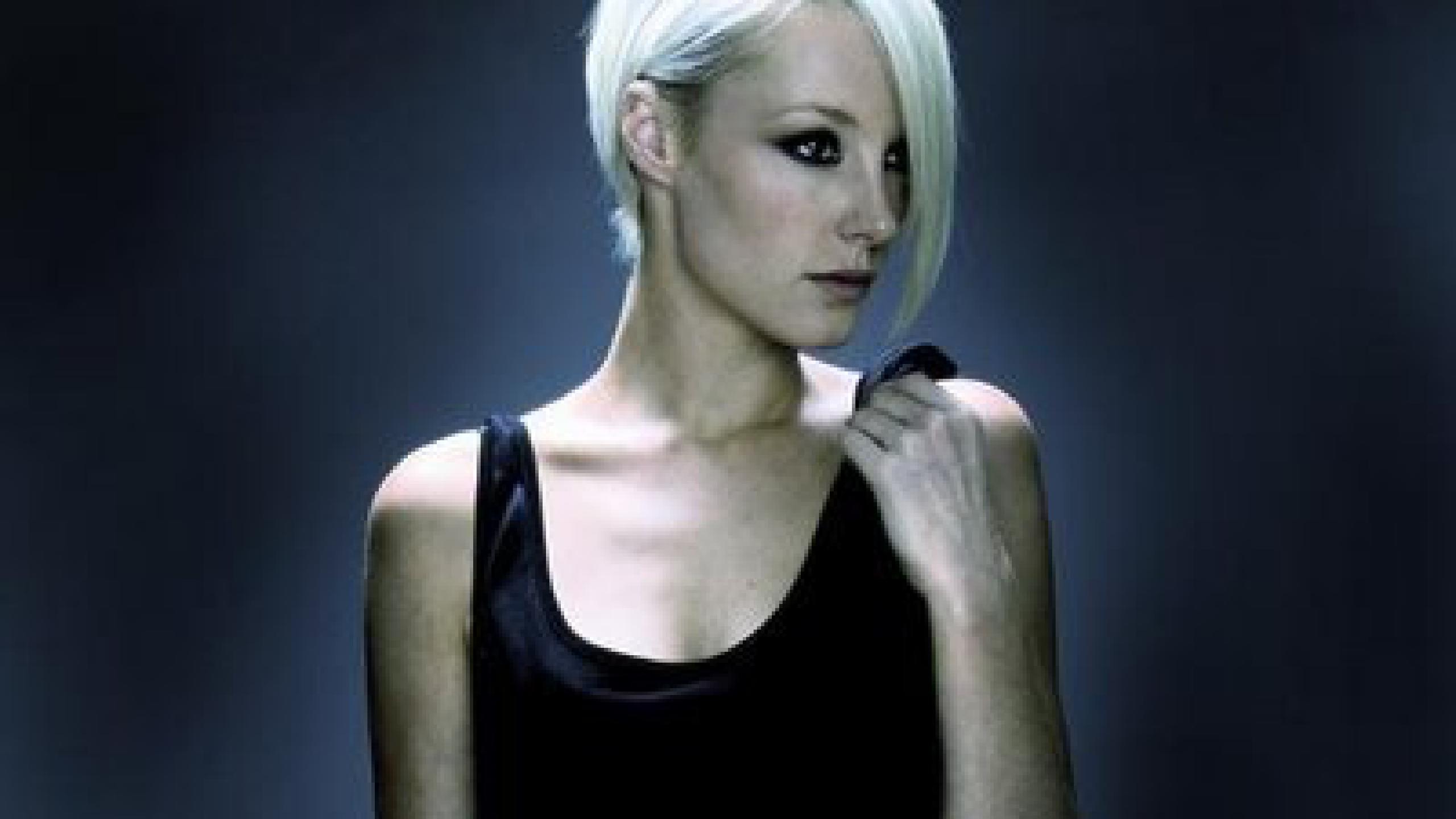 Emma Hewitt Wallpapers