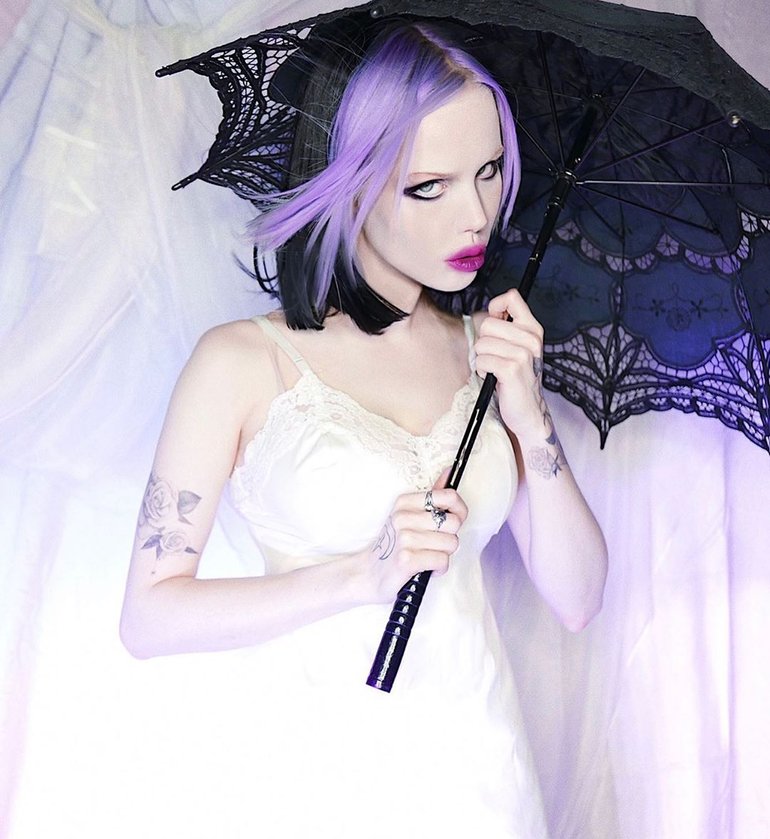 Alice Glass Wallpapers