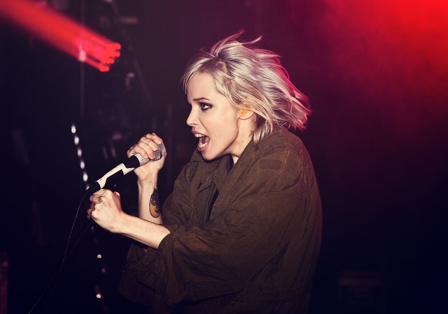 Alice Glass Wallpapers